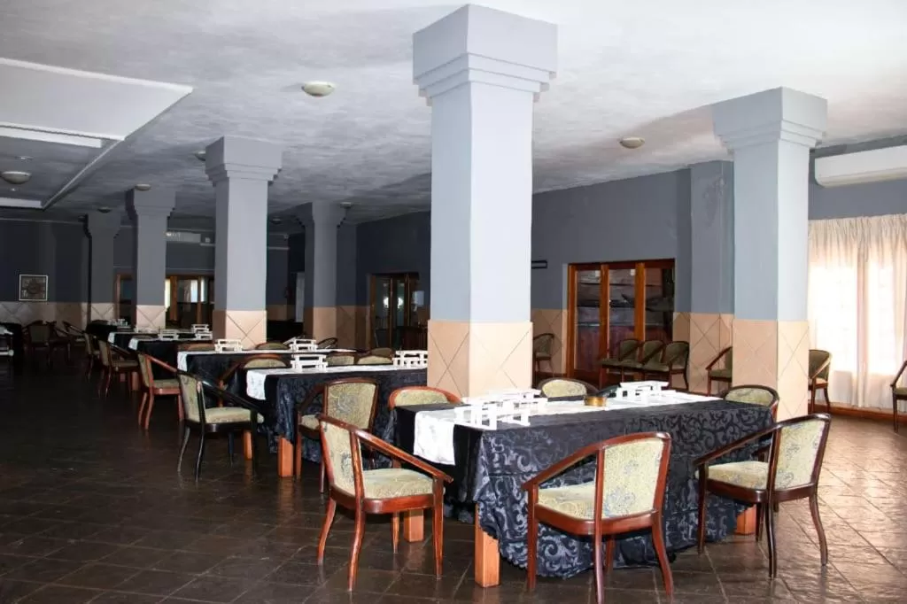 Restaurant/places to eat in SIMA SILVER LODGE