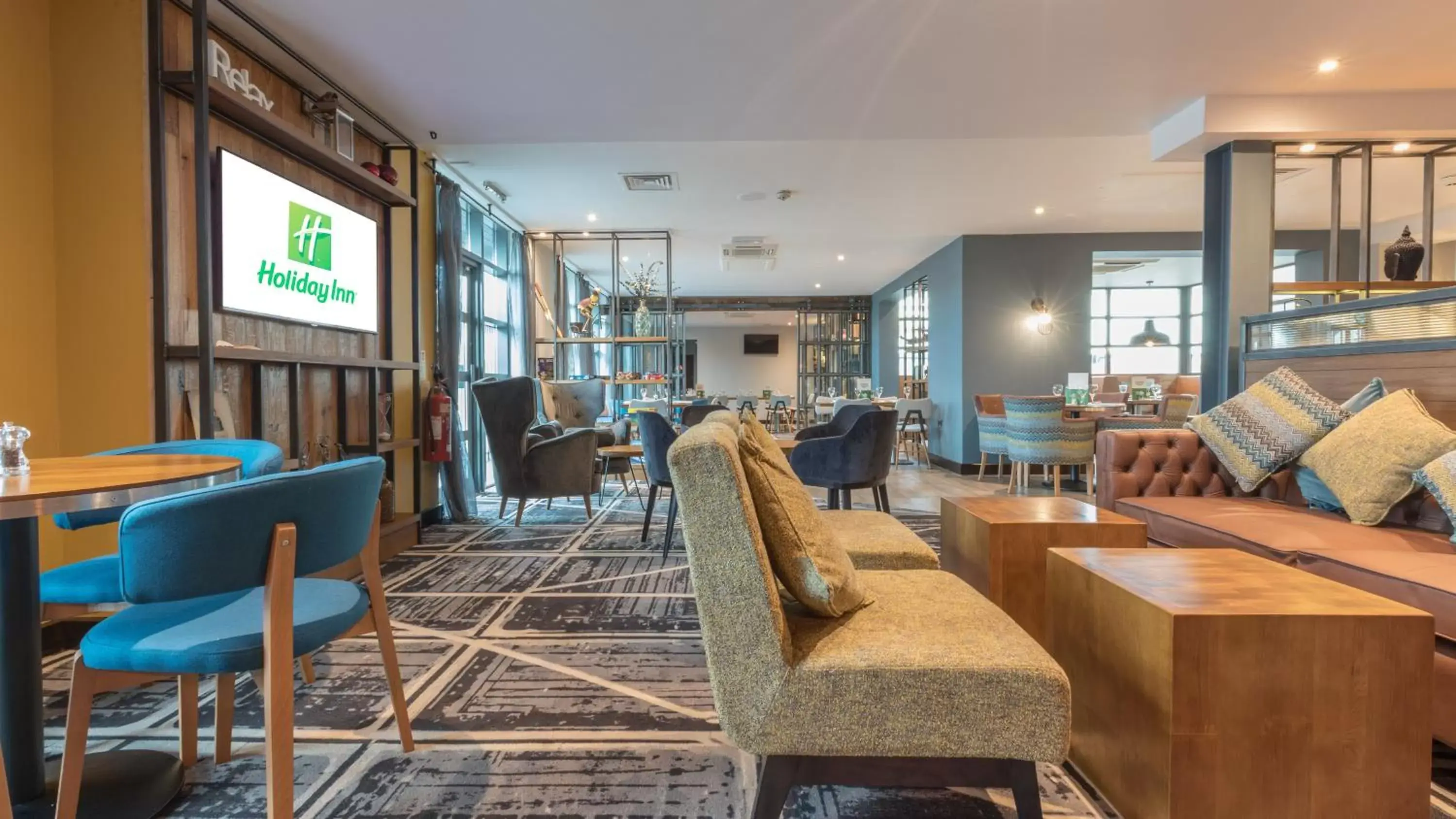 Lounge or bar, Lounge/Bar in Holiday Inn Manchester - Central Park, an IHG Hotel