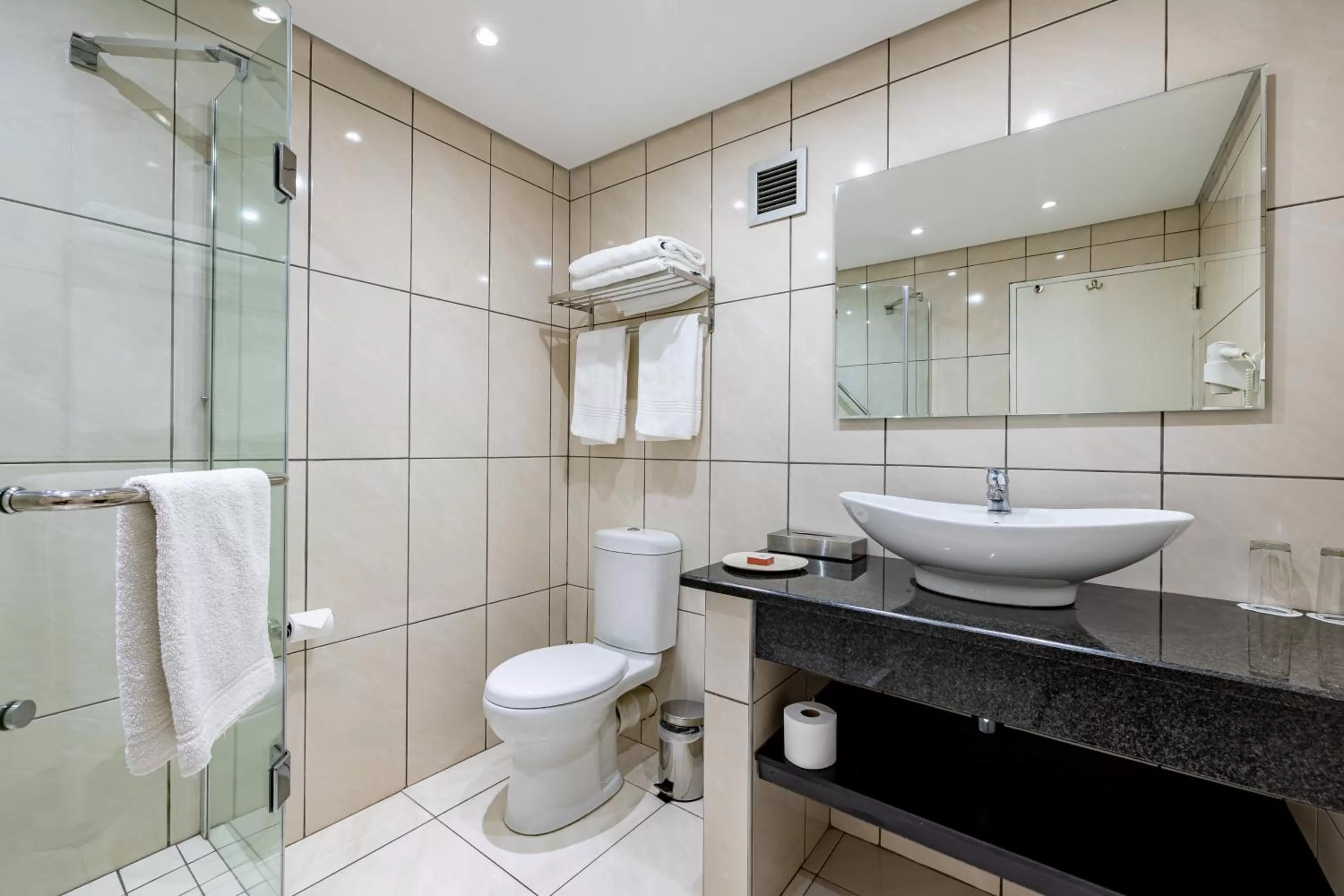 Bathroom in African Sky Newcastle Inn