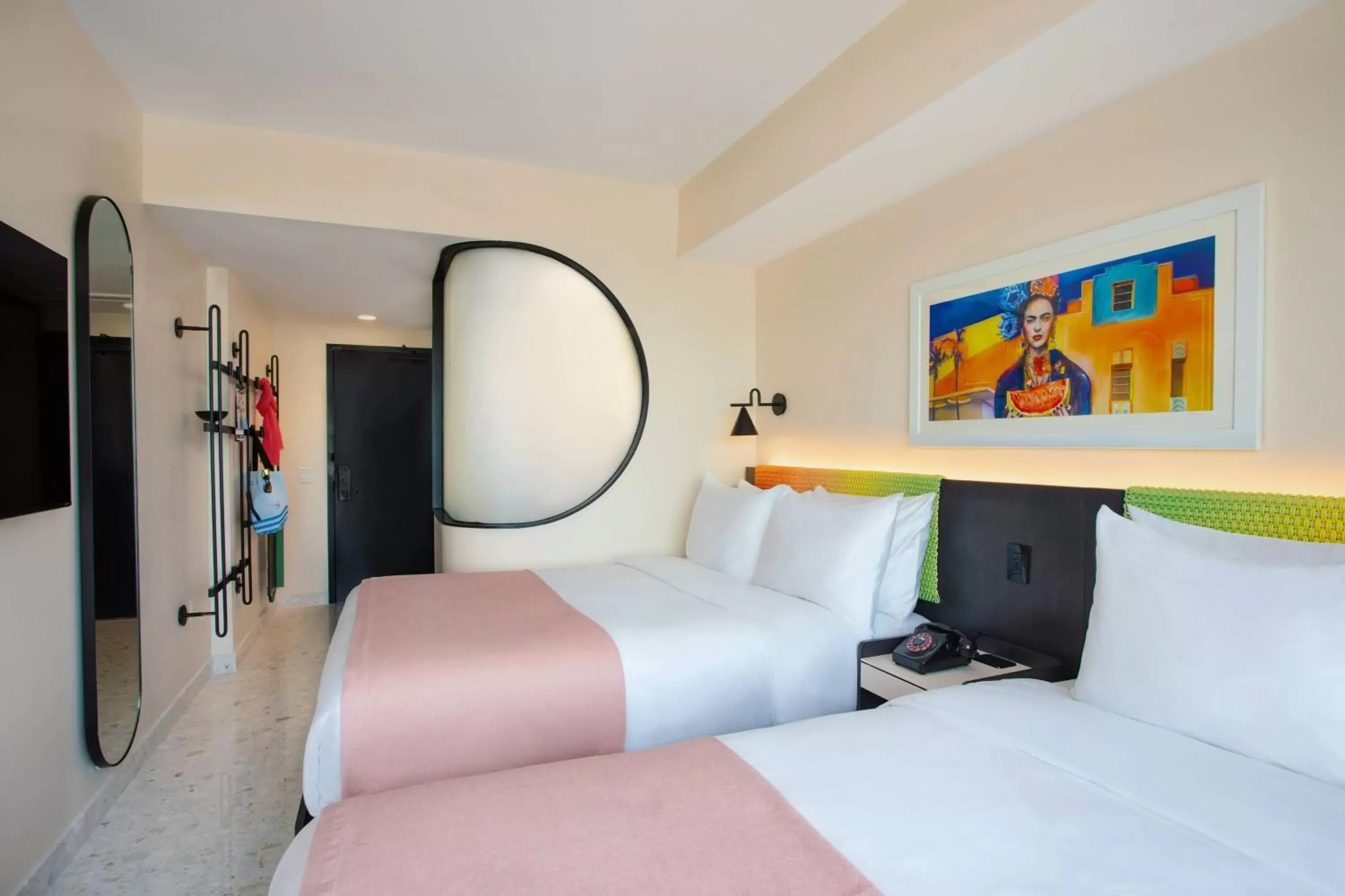Photo of the whole room, Bed in Moxy Miami South Beach