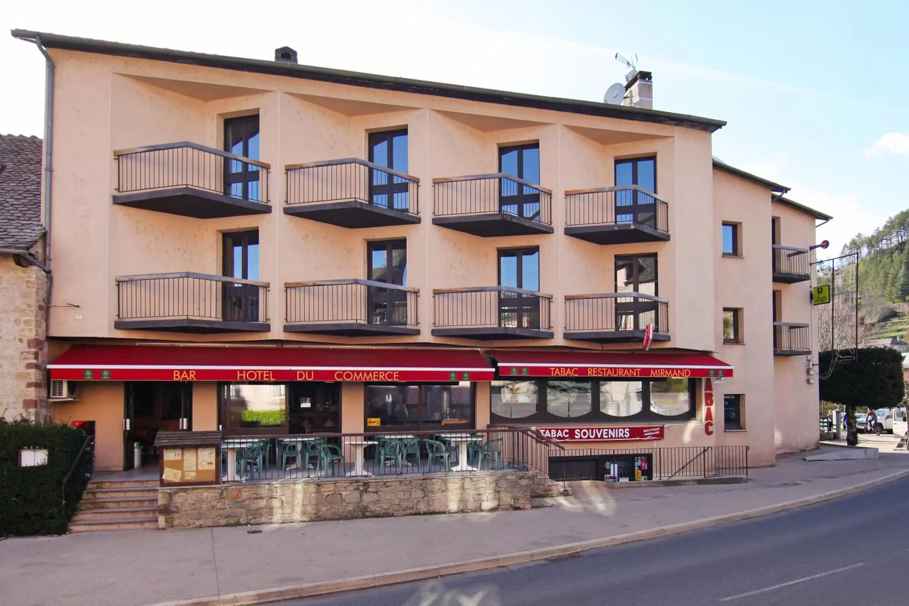 Facade/entrance, Property Building in Logis Hotel Restaurant Du Commerce