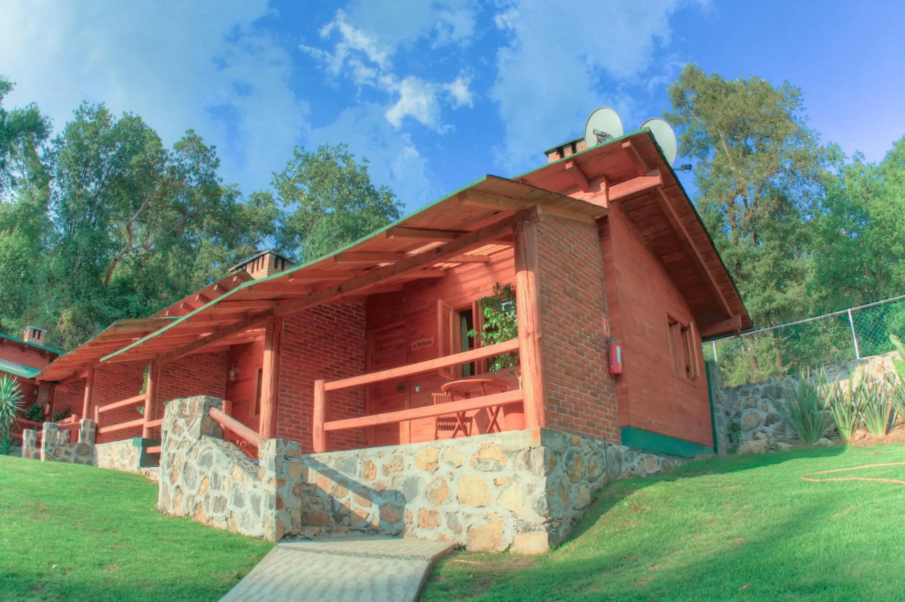 Facade/entrance, Property Building in Cabañas El Estribo Hotel