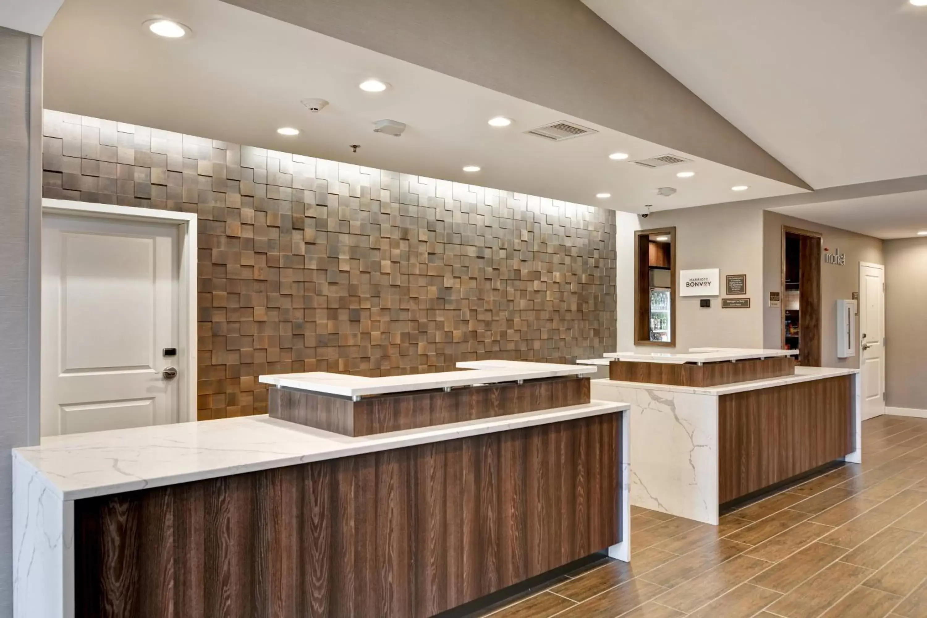 Lobby or reception, Kitchen/Kitchenette in Residence Inn by Marriott Cleveland Airport/Middleburg Heights