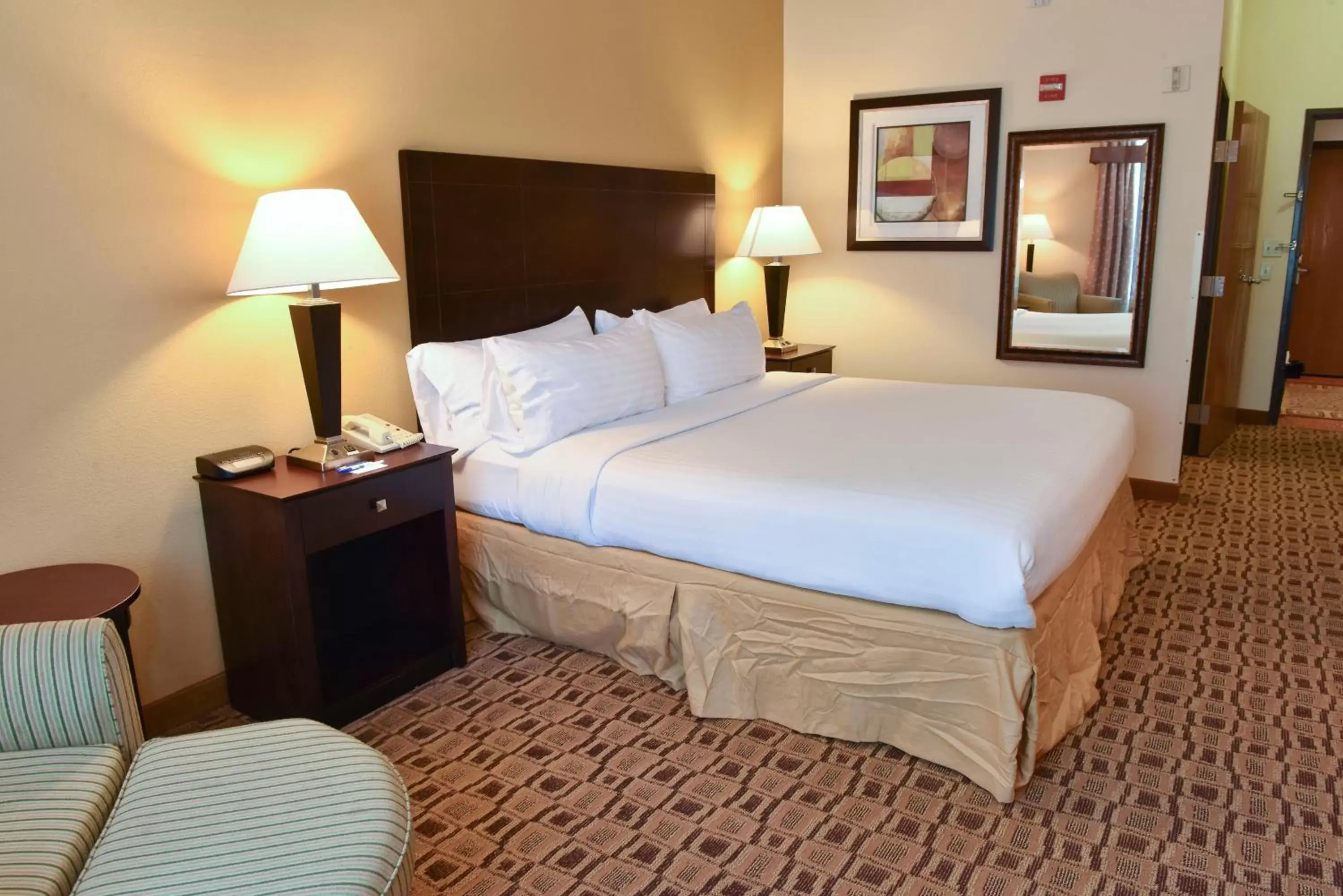 Photo of the whole room, Bed in Holiday Inn Express Boonville, an IHG Hotel