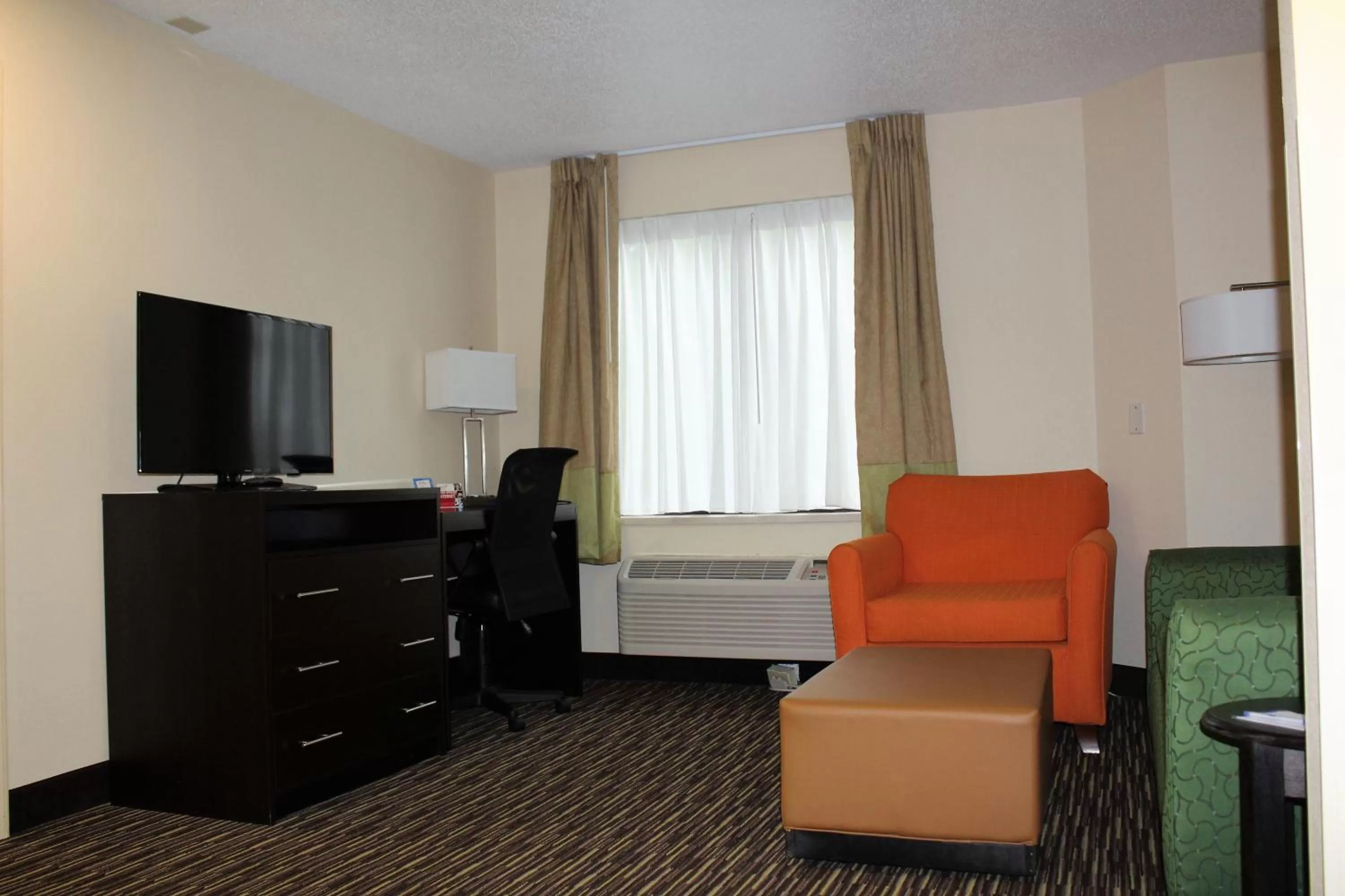 TV and multimedia in Baymont by Wyndham Newark at University of Delaware