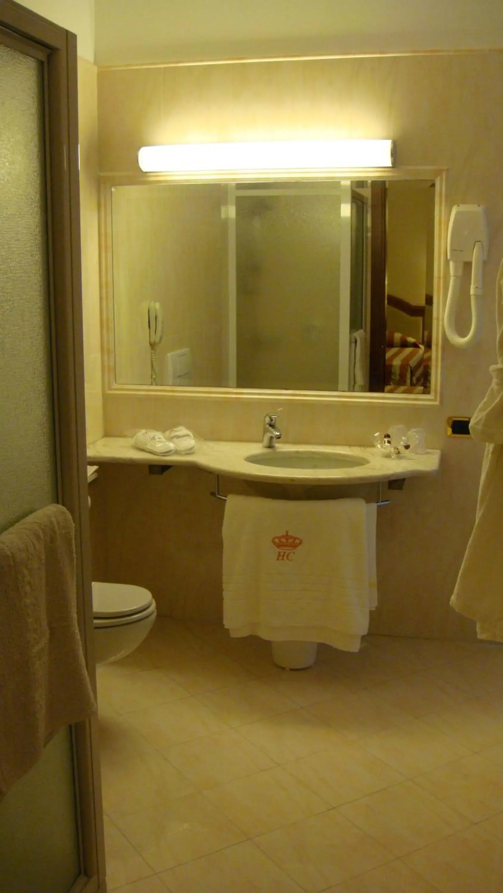 Bathroom in Albergo Corona