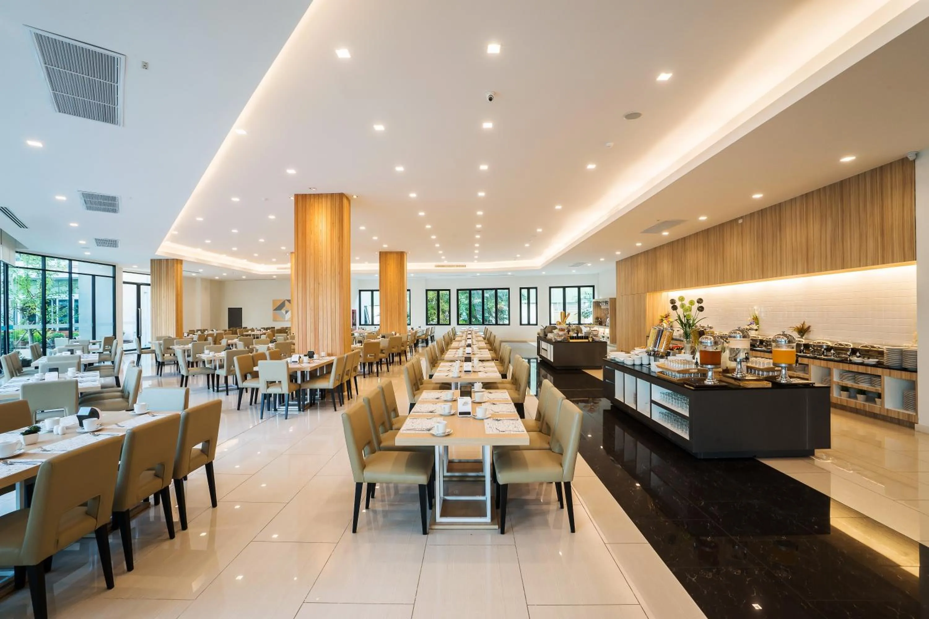 Restaurant/places to eat in Hotel J Pattaya