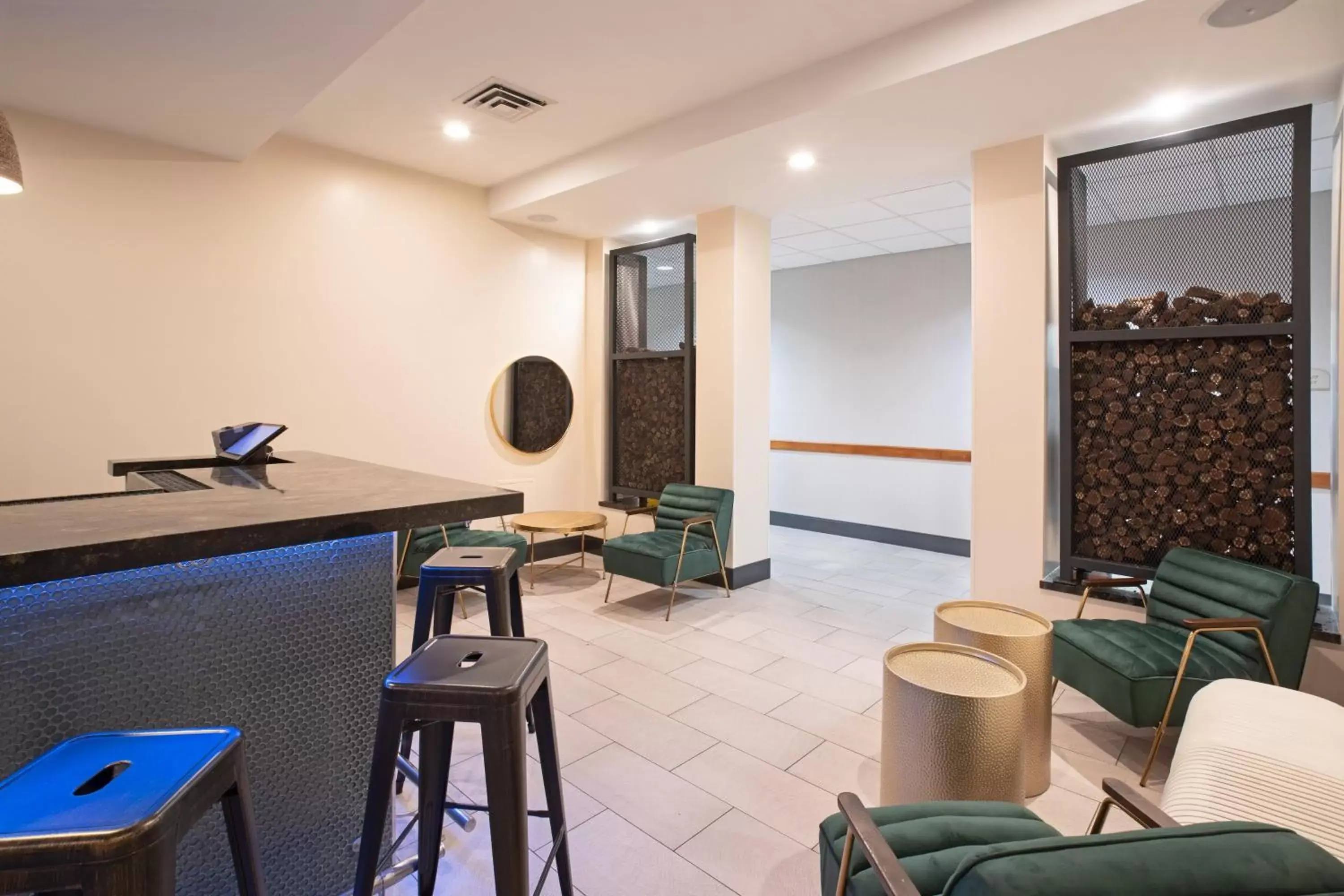 Lounge or bar in Holiday Inn Hotels and Suites Goodyear - West Phoenix Area, an IHG Hotel