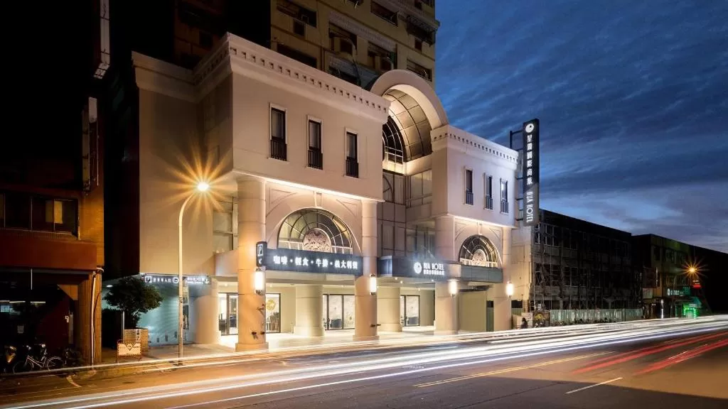 Property building in 台南星鑽國際商旅 Hua Hotel