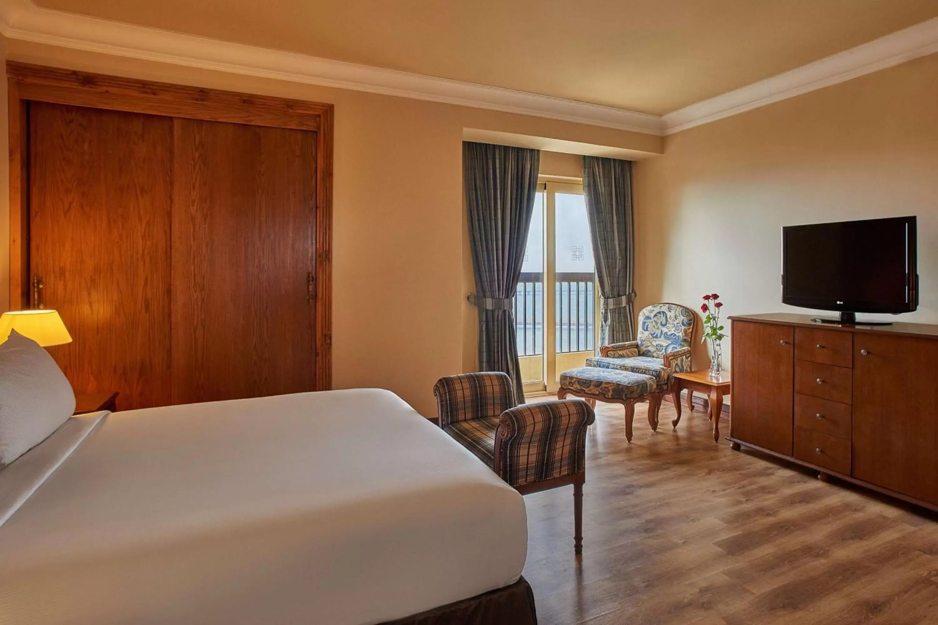 Bedroom, TV/Entertainment Center in Hilton Cairo Zamalek Residences