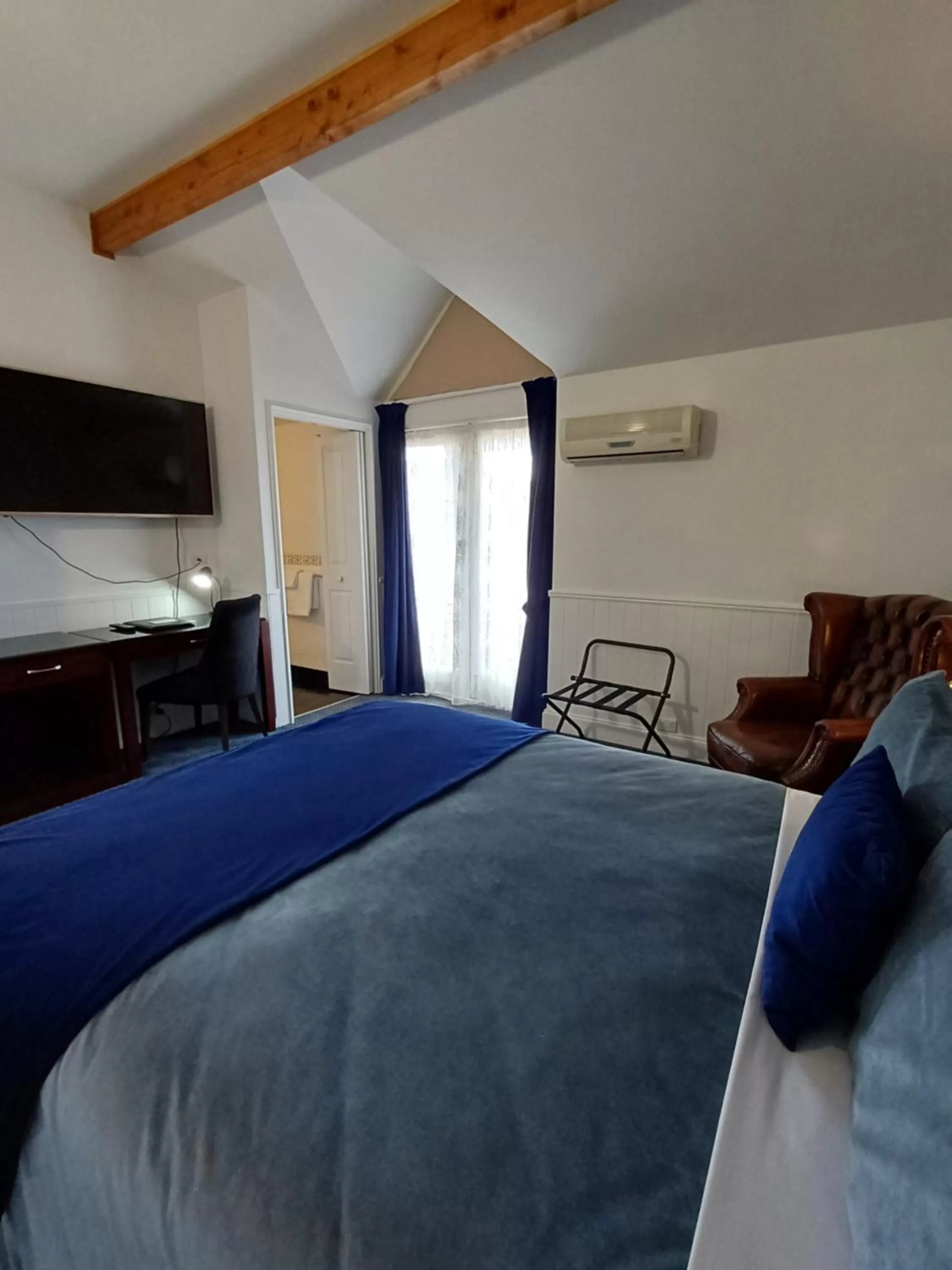 Bedroom, Bed in Art Hotel on York