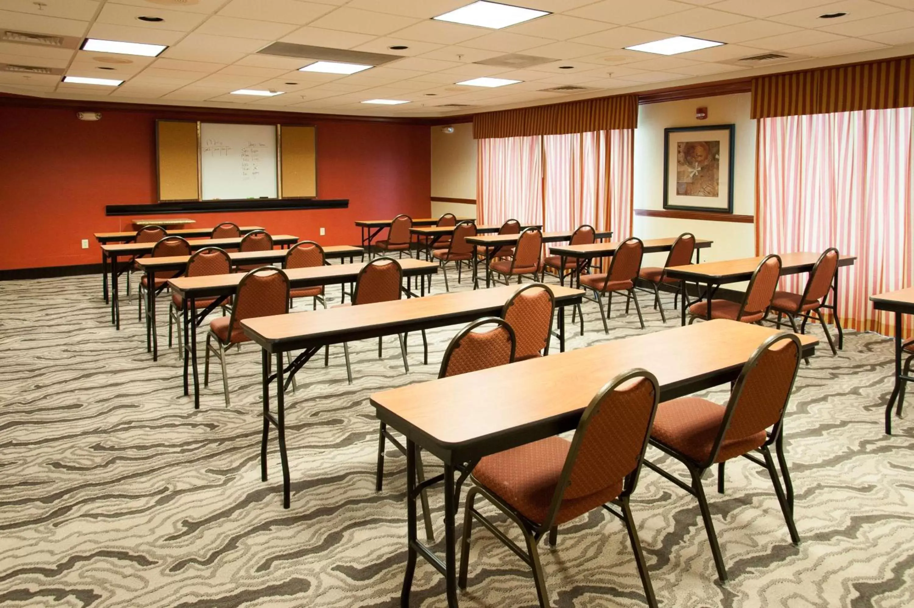 Meeting/conference room, Restaurant/Places to Eat in Hampton Inn Enterprise