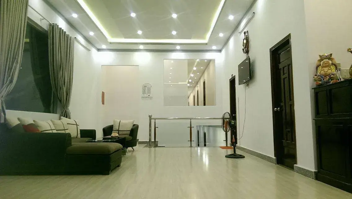 Communal lounge/ TV room, Lobby/Reception in Yen Huynh Guest House