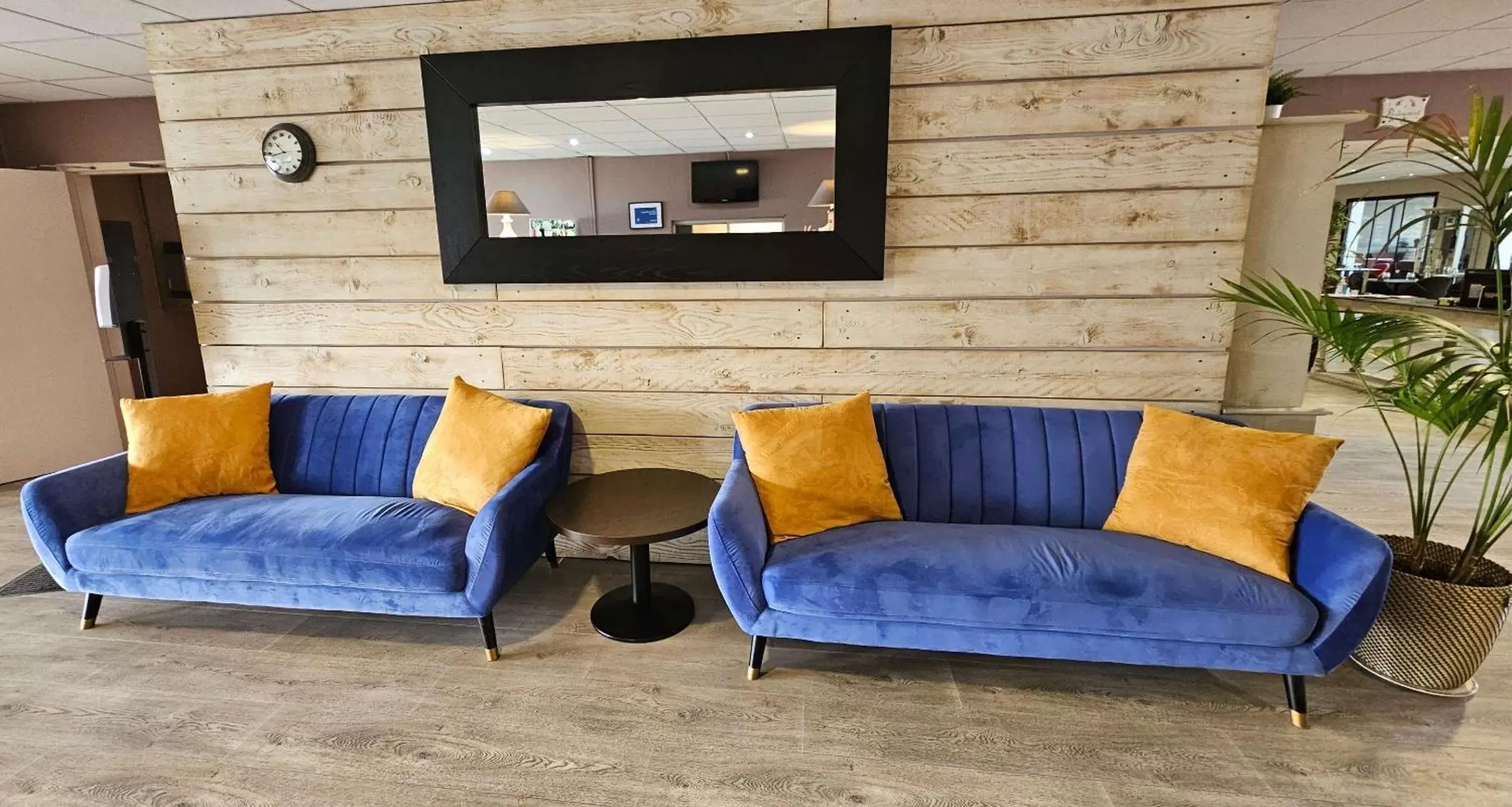 Lobby or reception, Seating Area in Best Western Terre de Provence