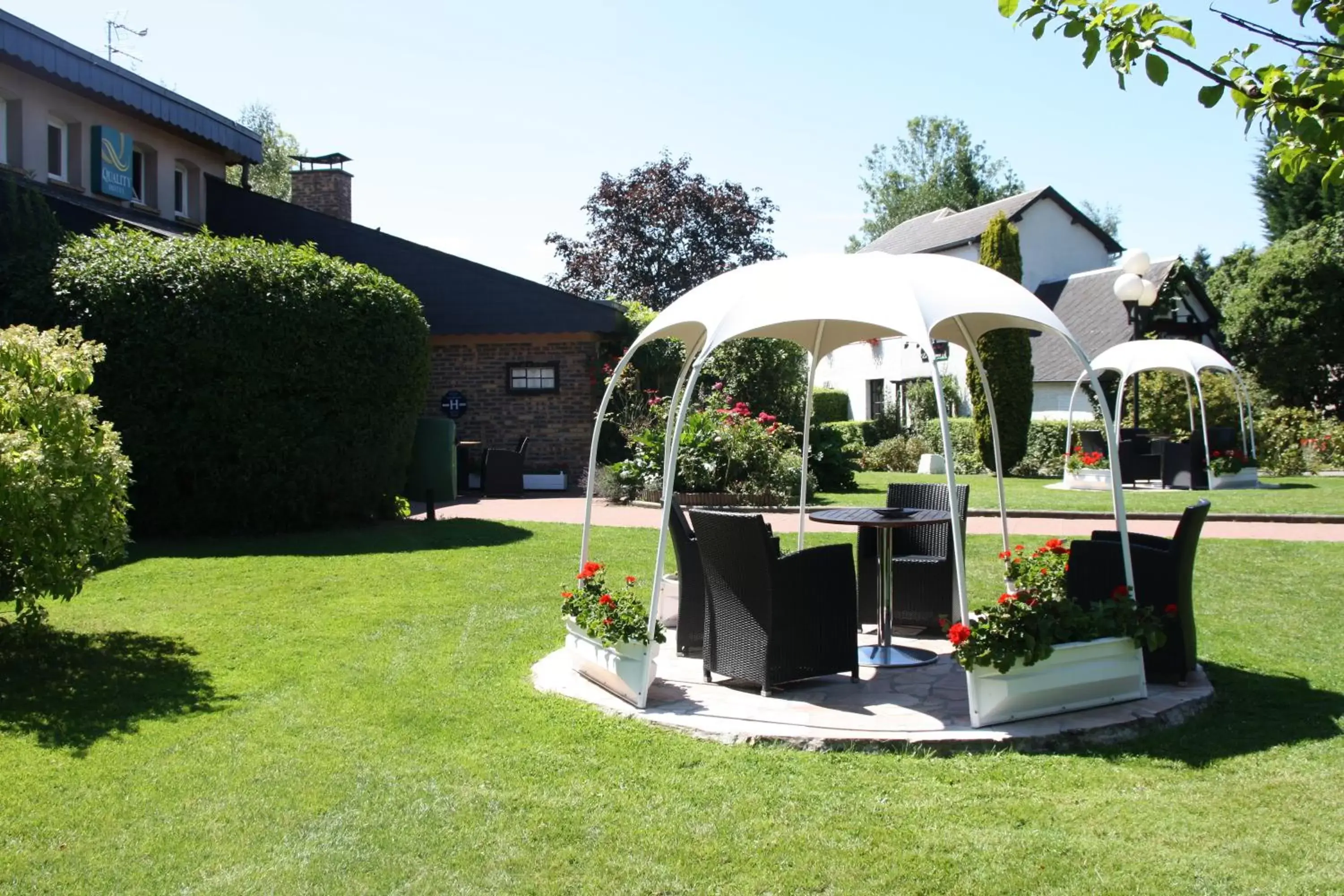 Garden in La Berteliere, The Originals Relais (Qualys-Hotel)