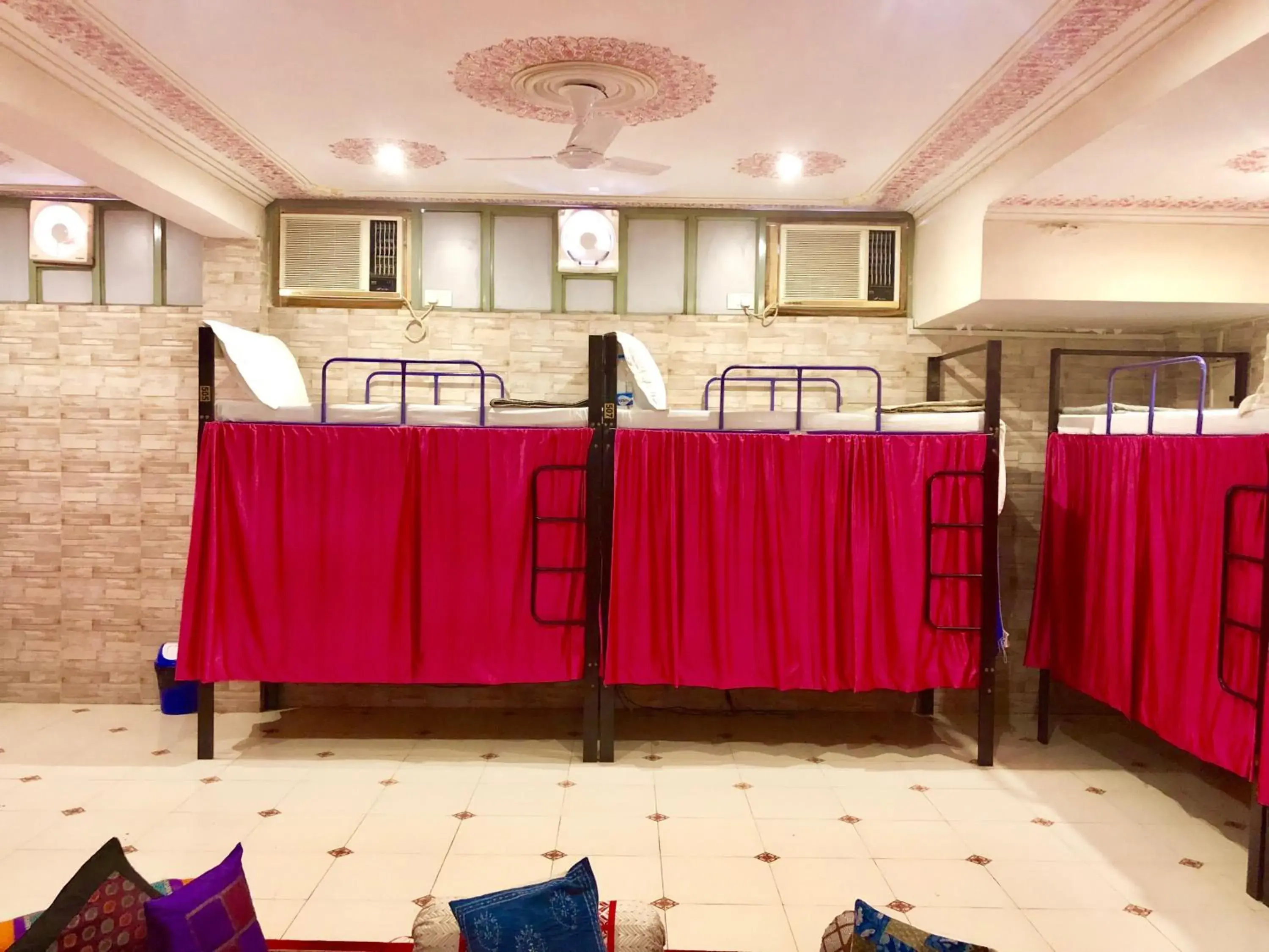 bunk bed in Hotel Classic Inn Jaipur