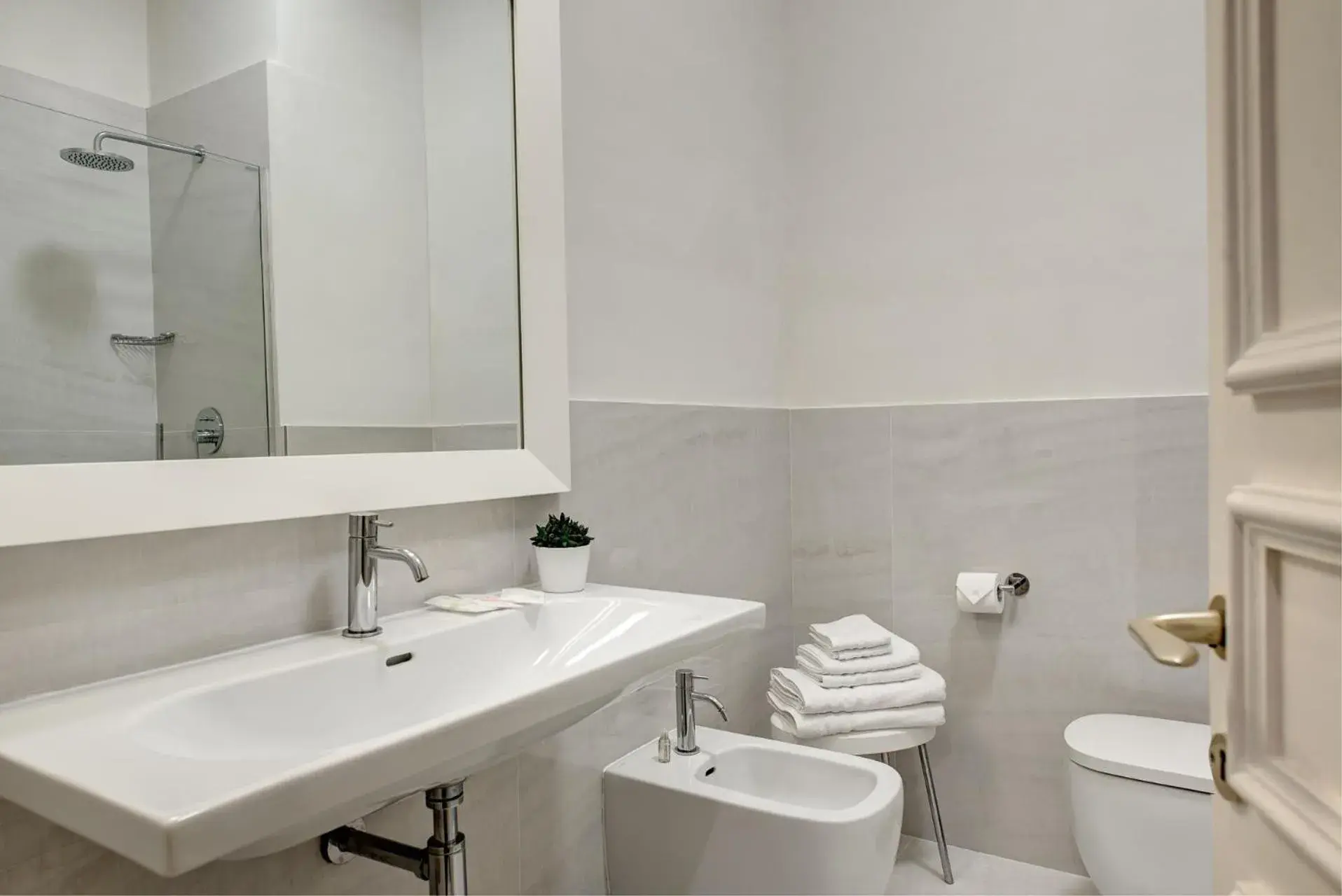 Shower, Bathroom in Majestic Palace