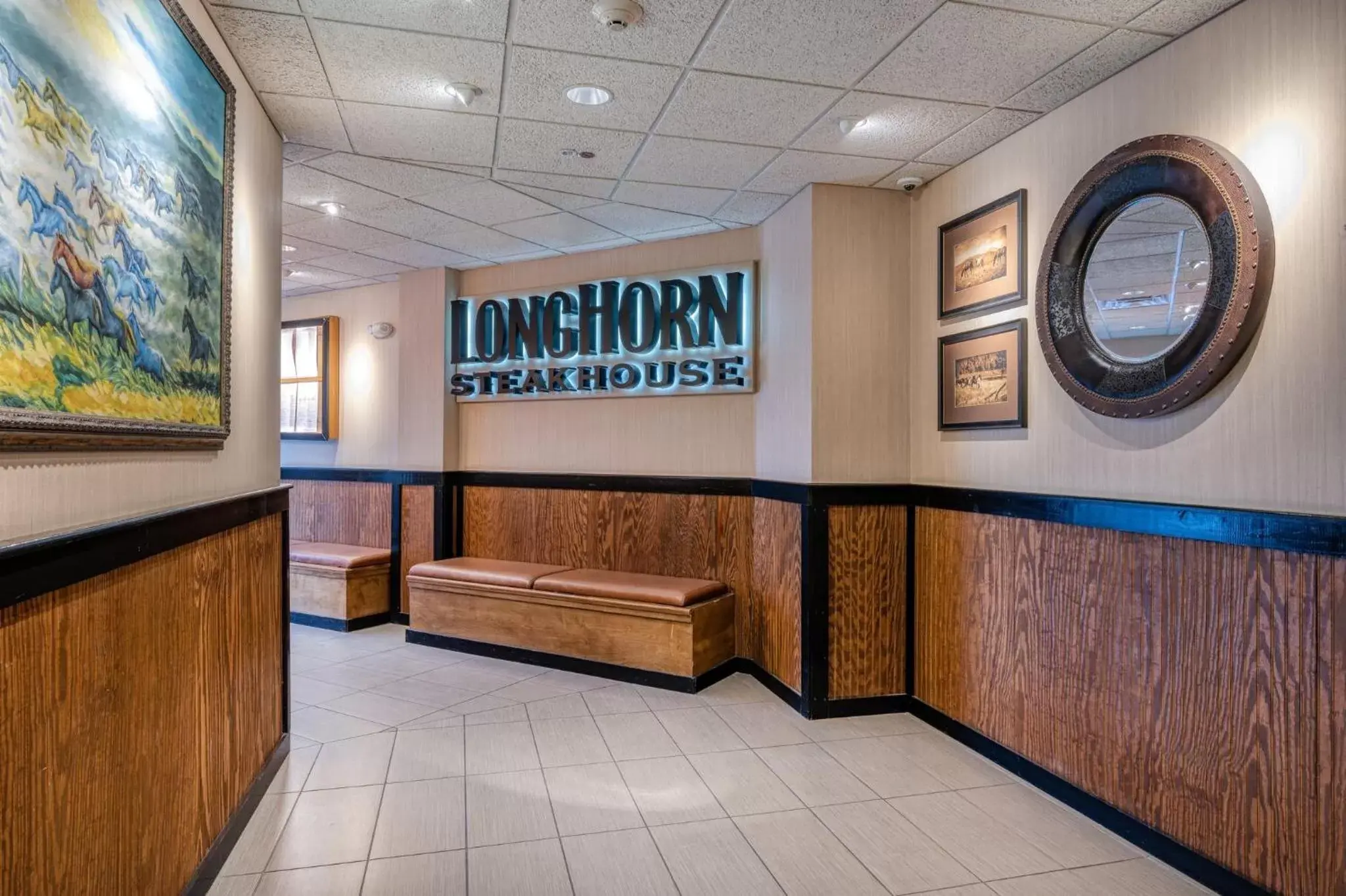 Restaurant/places to eat, Lobby/Reception in Holiday Inn - Terre Haute, an IHG Hotel