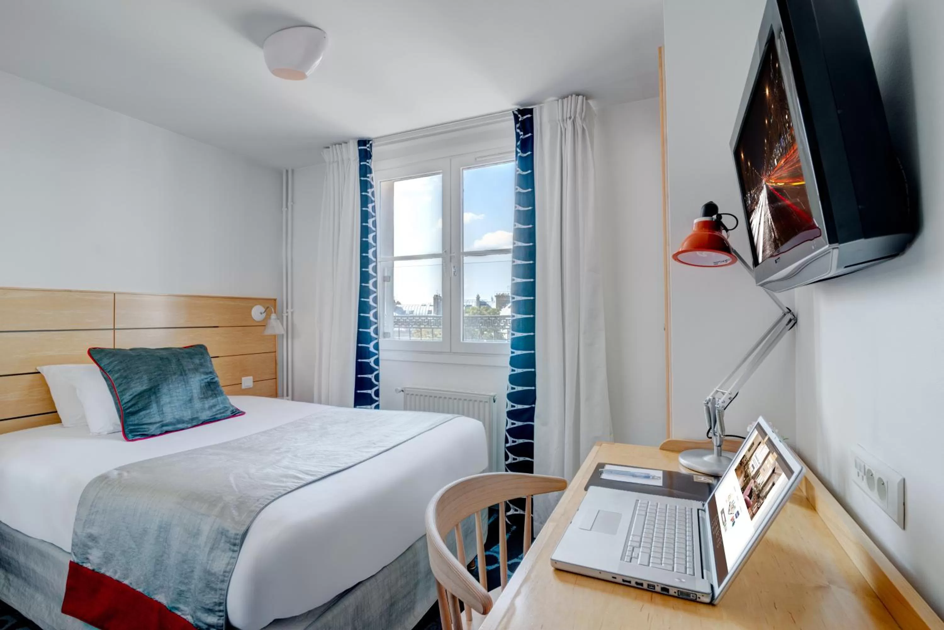 Bedroom, Bed in Hotel Lorette - Astotel