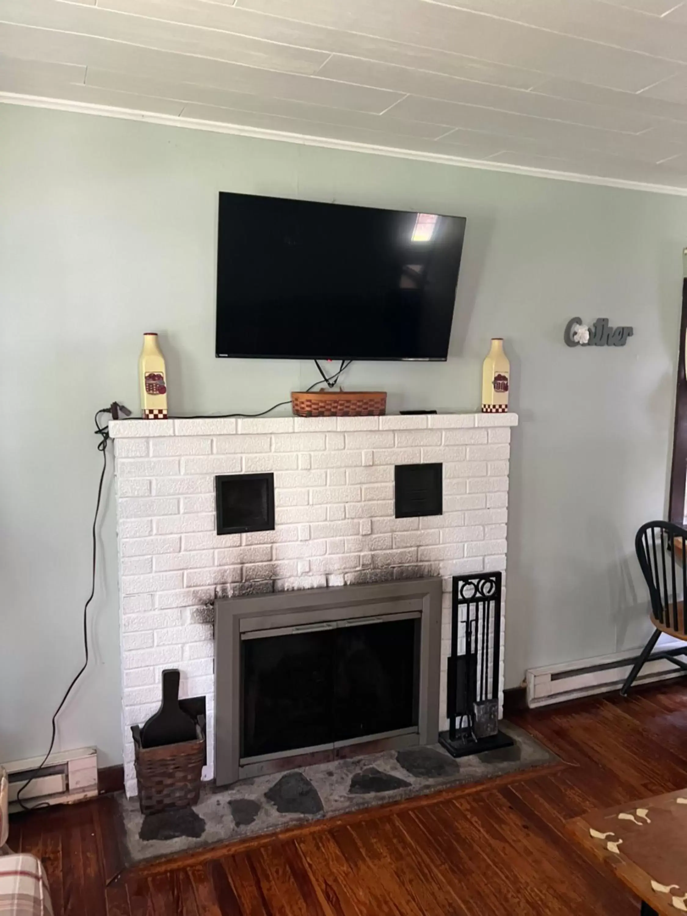 TV/Entertainment Center in Echo Valley Cottages