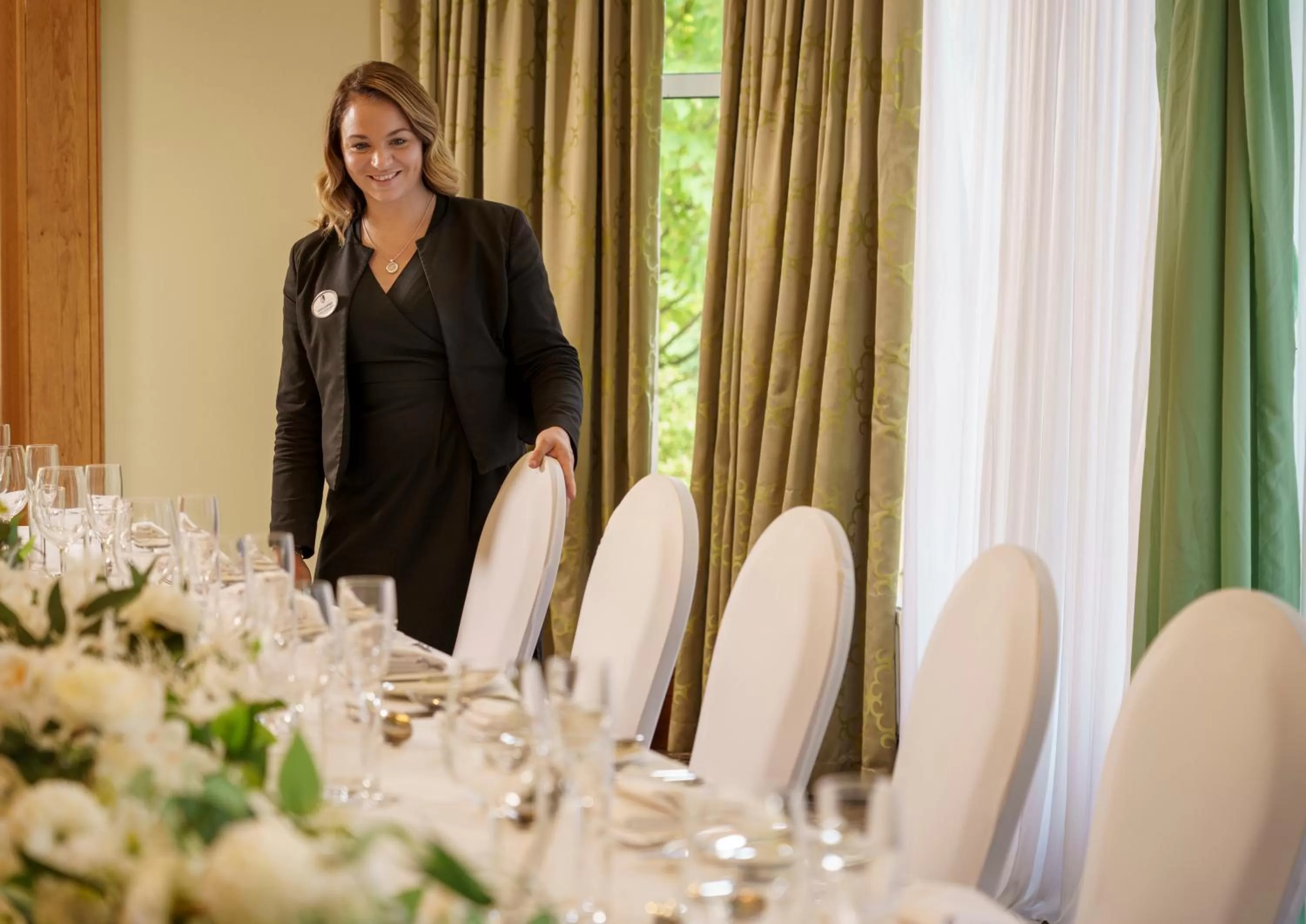 Restaurant/places to eat in Macdonald Crutherland House