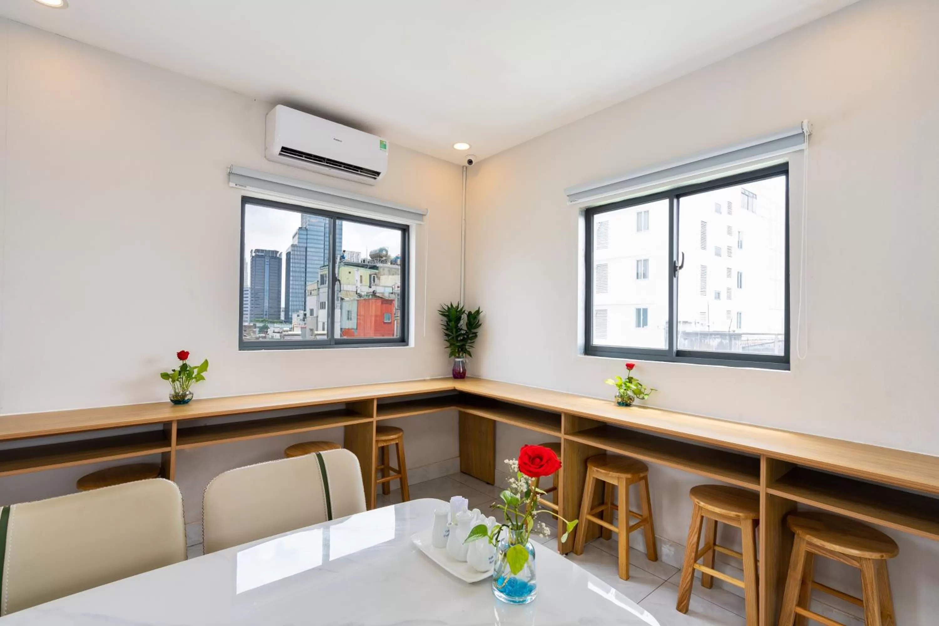 Restaurant/places to eat in A&A Toronto Hotel