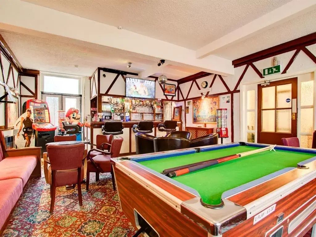 Lounge or bar, Billiards in Thistle Dhu Guest House
