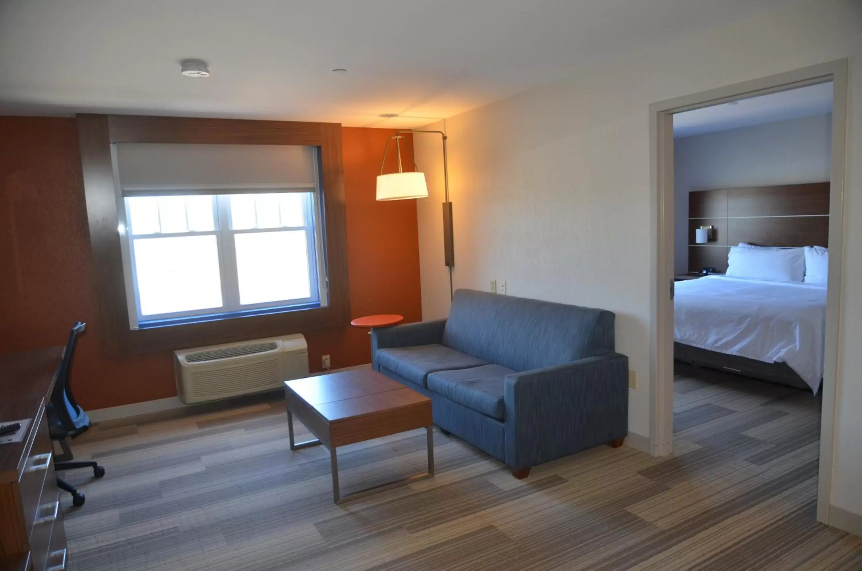 Photo of the whole room, Seating Area in Holiday Inn Express Hotel & Suites Rochester, an IHG Hotel