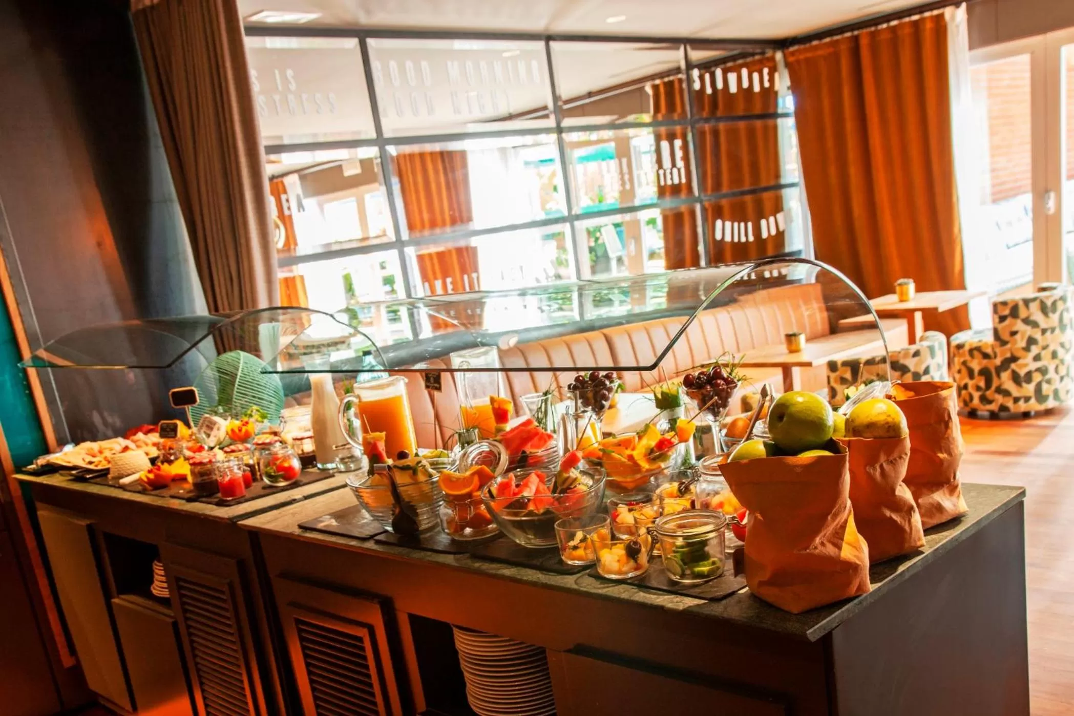 Buffet breakfast in Chic & Basic Velvet