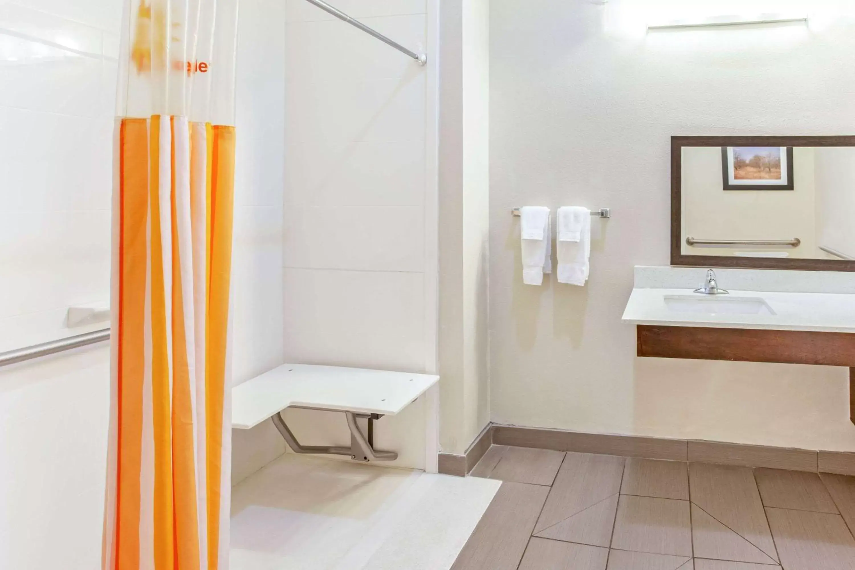 Shower, Bathroom in La Quinta by Wyndham Luling