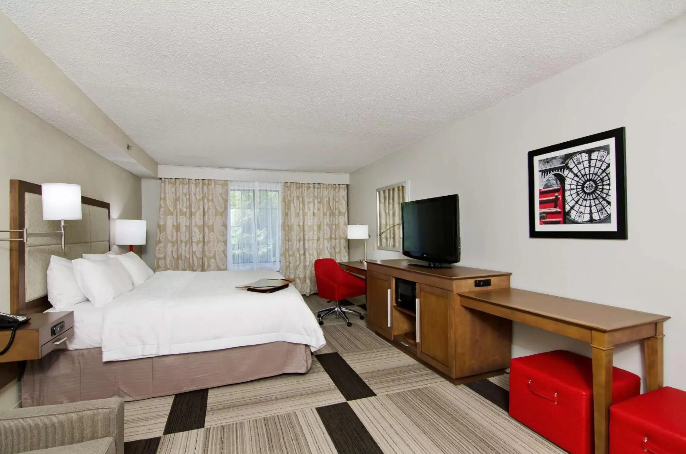 Bed in Hampton Inn Salem