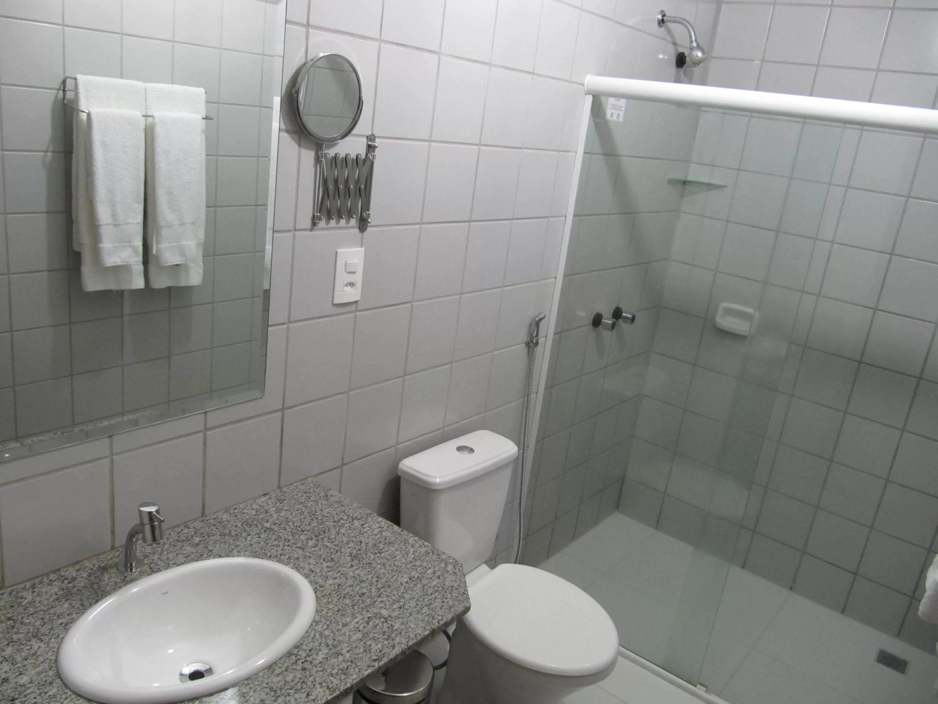 Bathroom in Hotel Porto do Sol