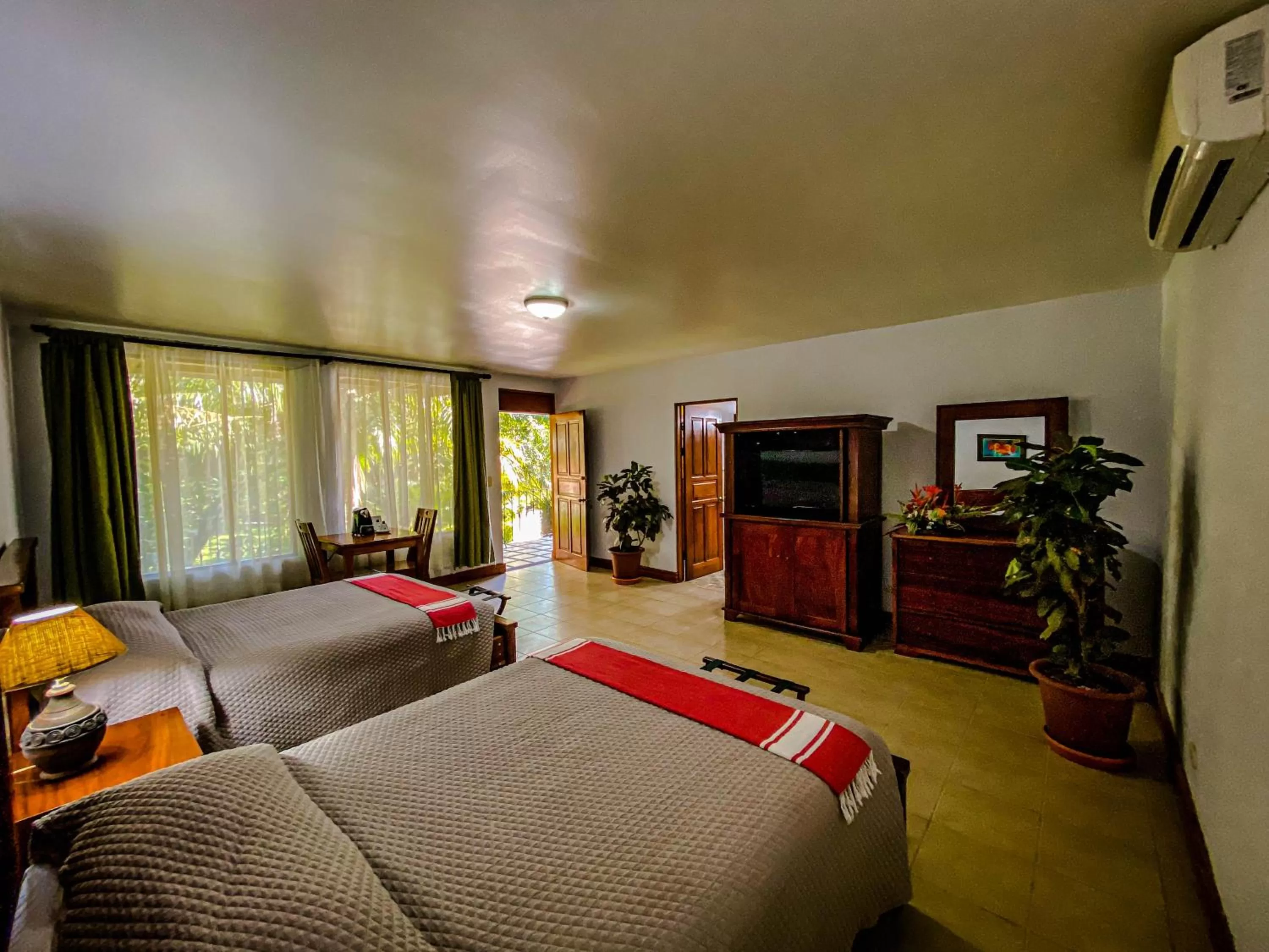 Photo of the whole room in Jaco Hotel DoceLunas