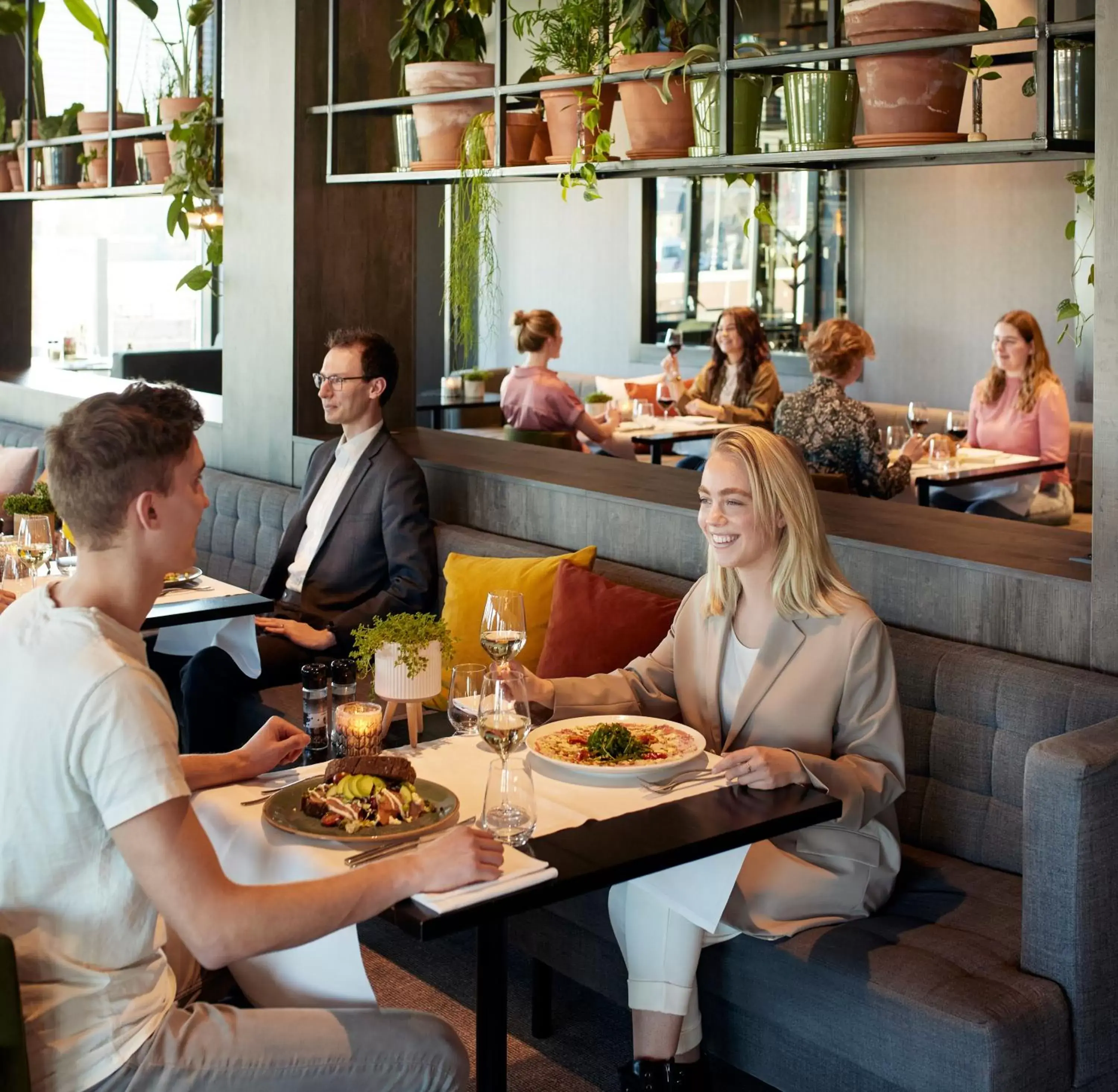Restaurant/Places to Eat in Van der Valk Hotel Nijmegen-Lent