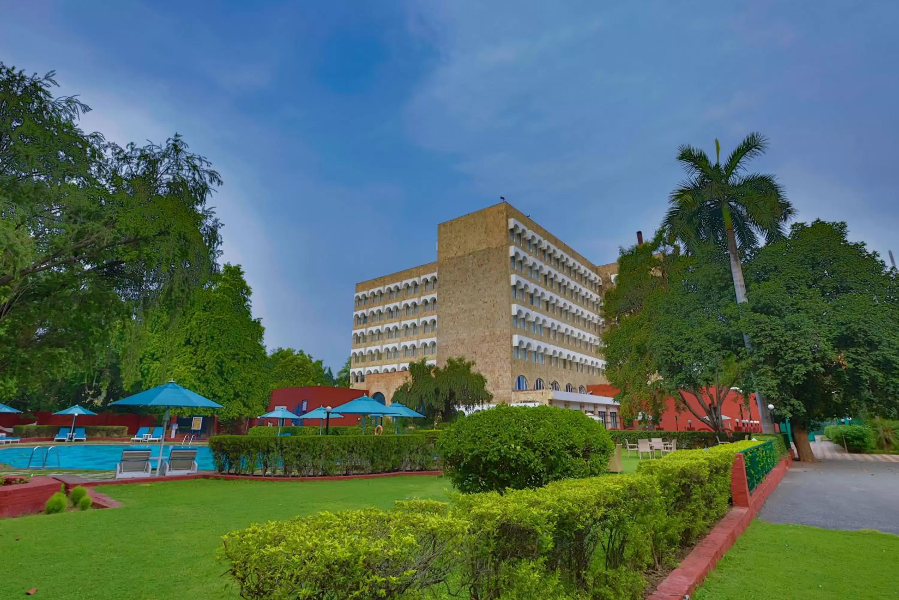 Swimming pool in Taj Ganges Varanasi Swimming pool in Taj Ganges Varanasi