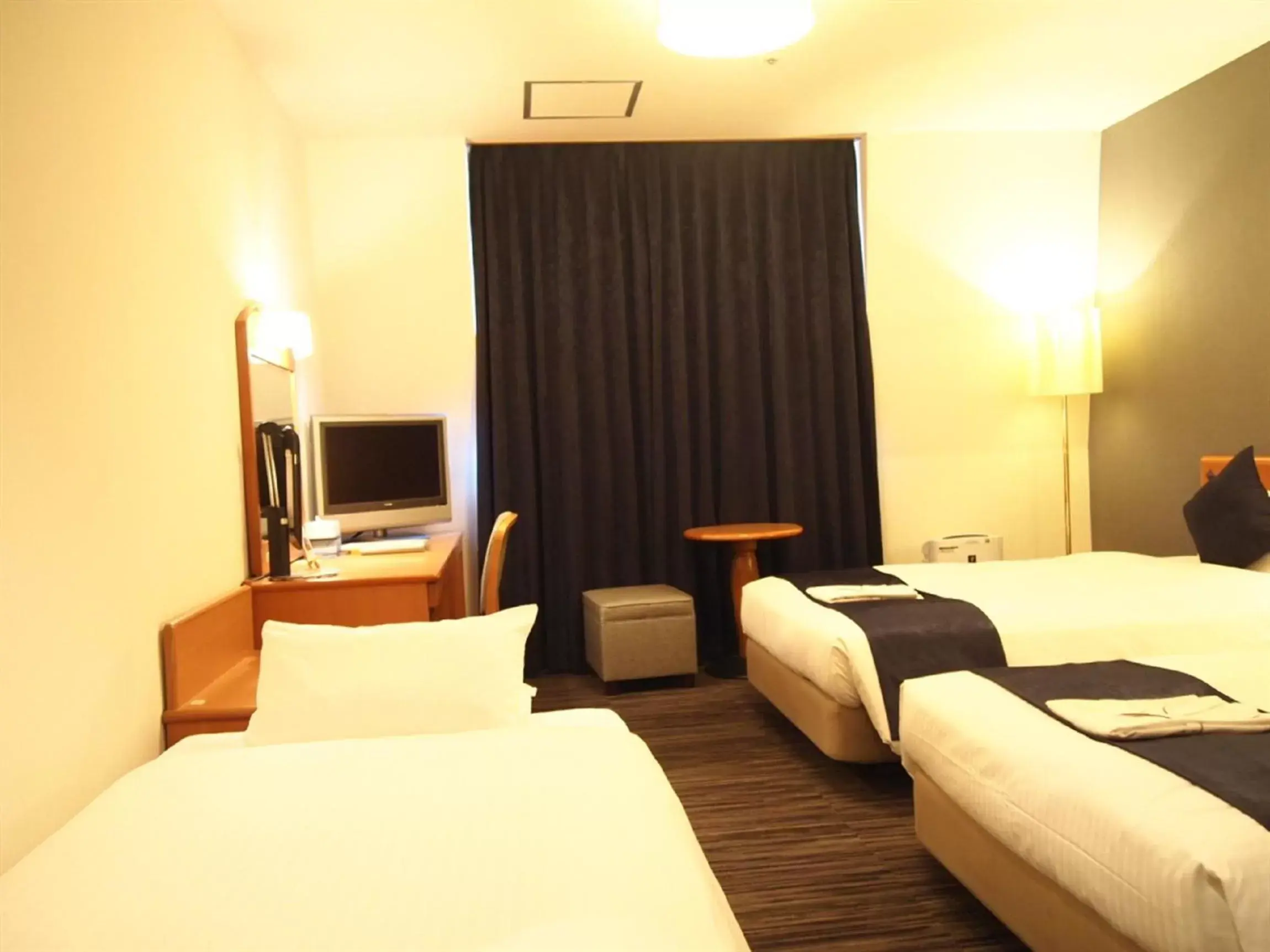 Twin Room with Extra Bed - Non-Smoking in Okayama Koraku Hotel