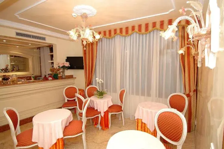 Restaurant/Places to Eat in Hotel San Luca Venezia