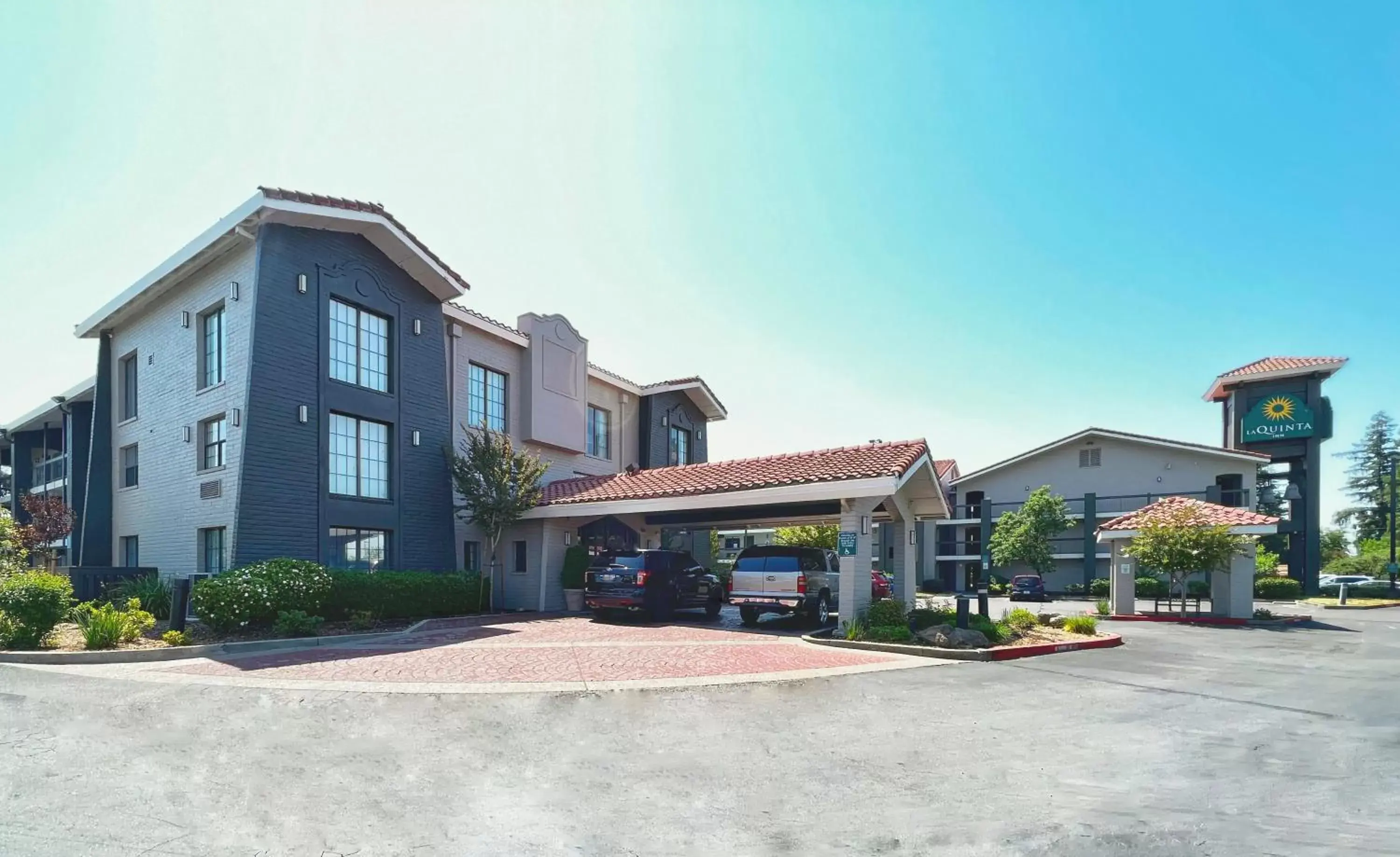 Property Building in La Quinta Inn by Wyndham Sacramento North