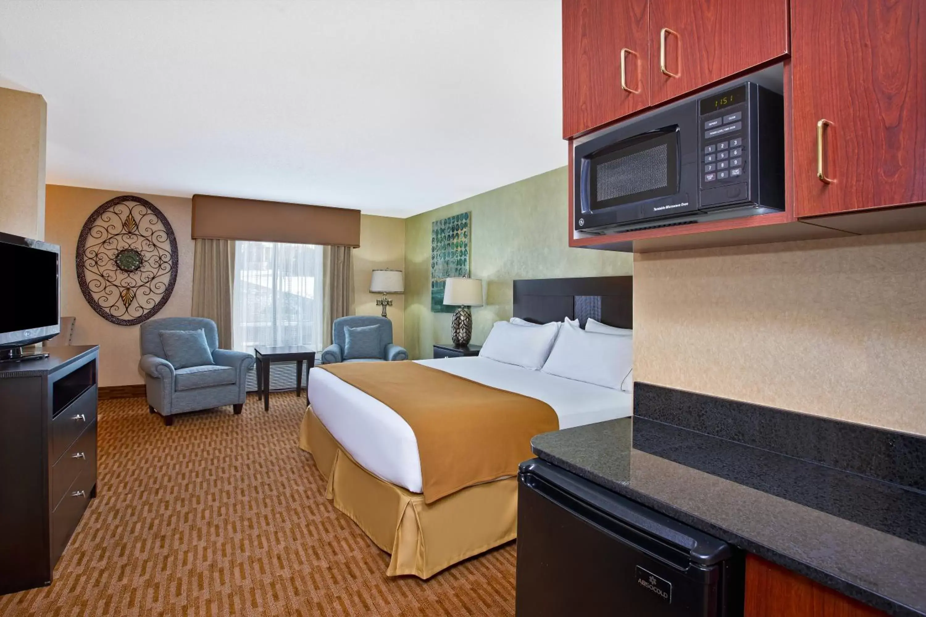 Photo of the whole room in Holiday Inn Express & Suites - Sharon-Hermitage, an IHG Hotel
