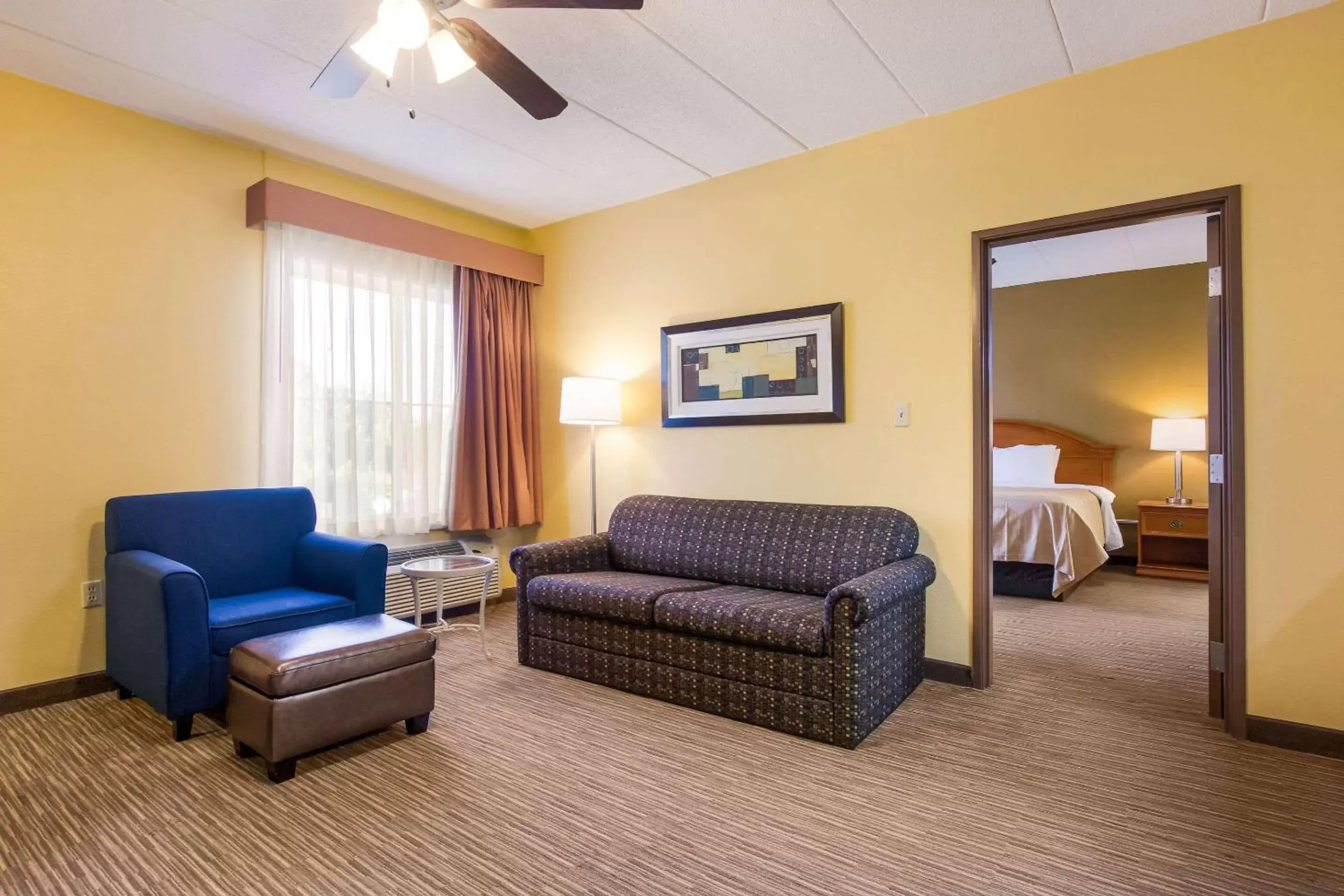 Bedroom, Seating Area in Quality Inn & Suites CVG Airport