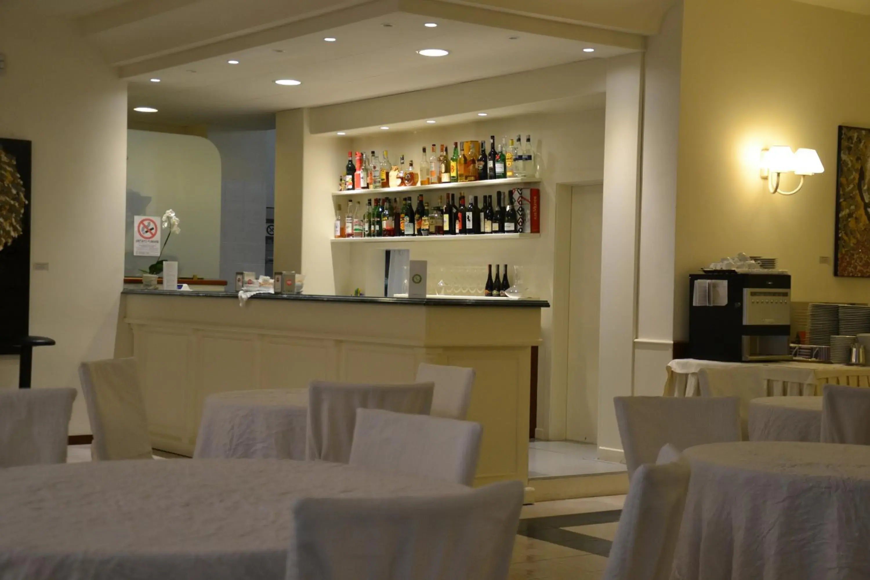 Lounge or bar in Hotel Mamiani & Relaxing Spa Urbino Lounge or bar in Hotel Mamiani & Relaxing Spa Urbino
