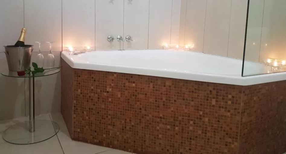 Bath in Hotel Cavalier