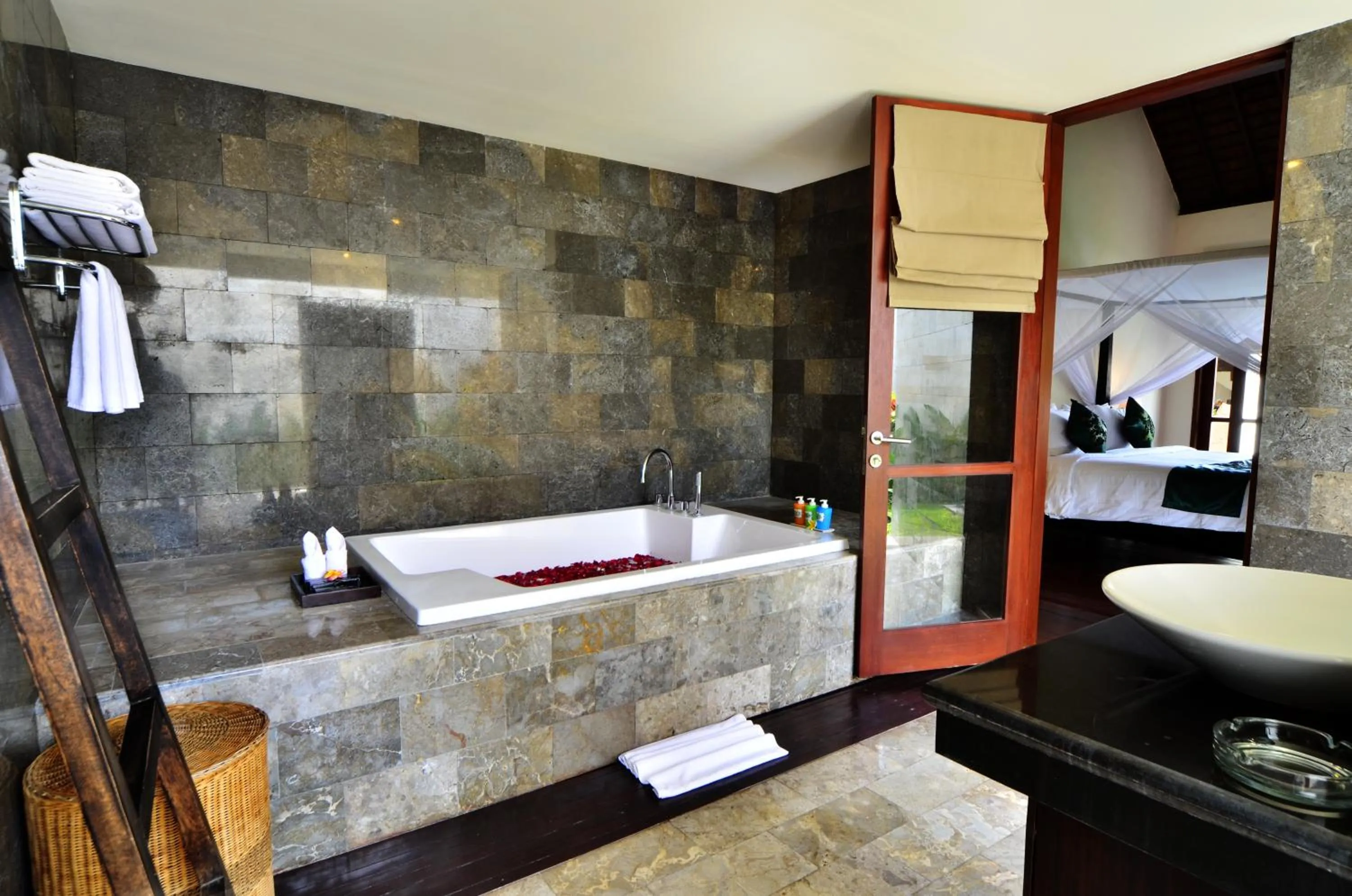 Bathroom in The Khayangan Dreams Villa Umalas