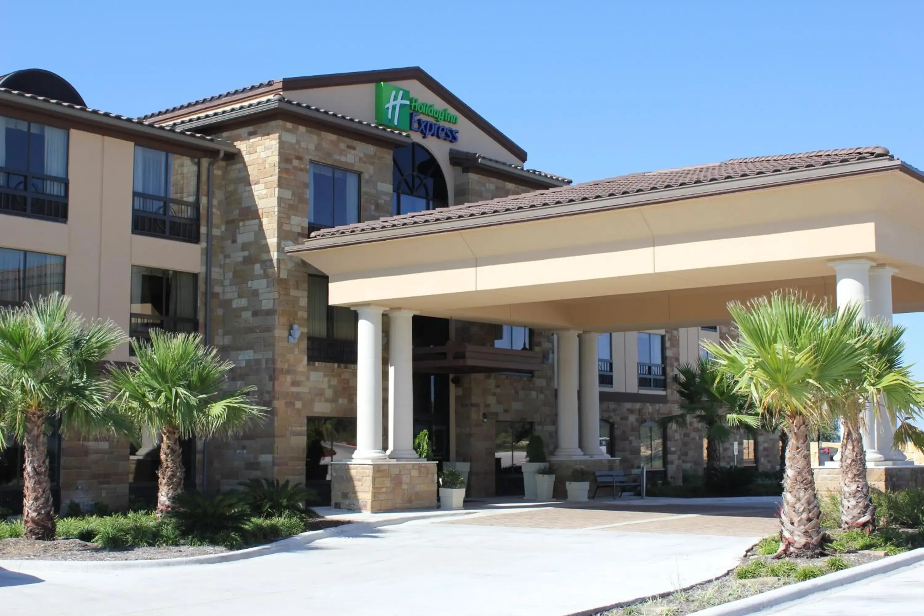 Property Building in Holiday Inn Express & Suites Austin NW – Lakeway, an IHG Hotel