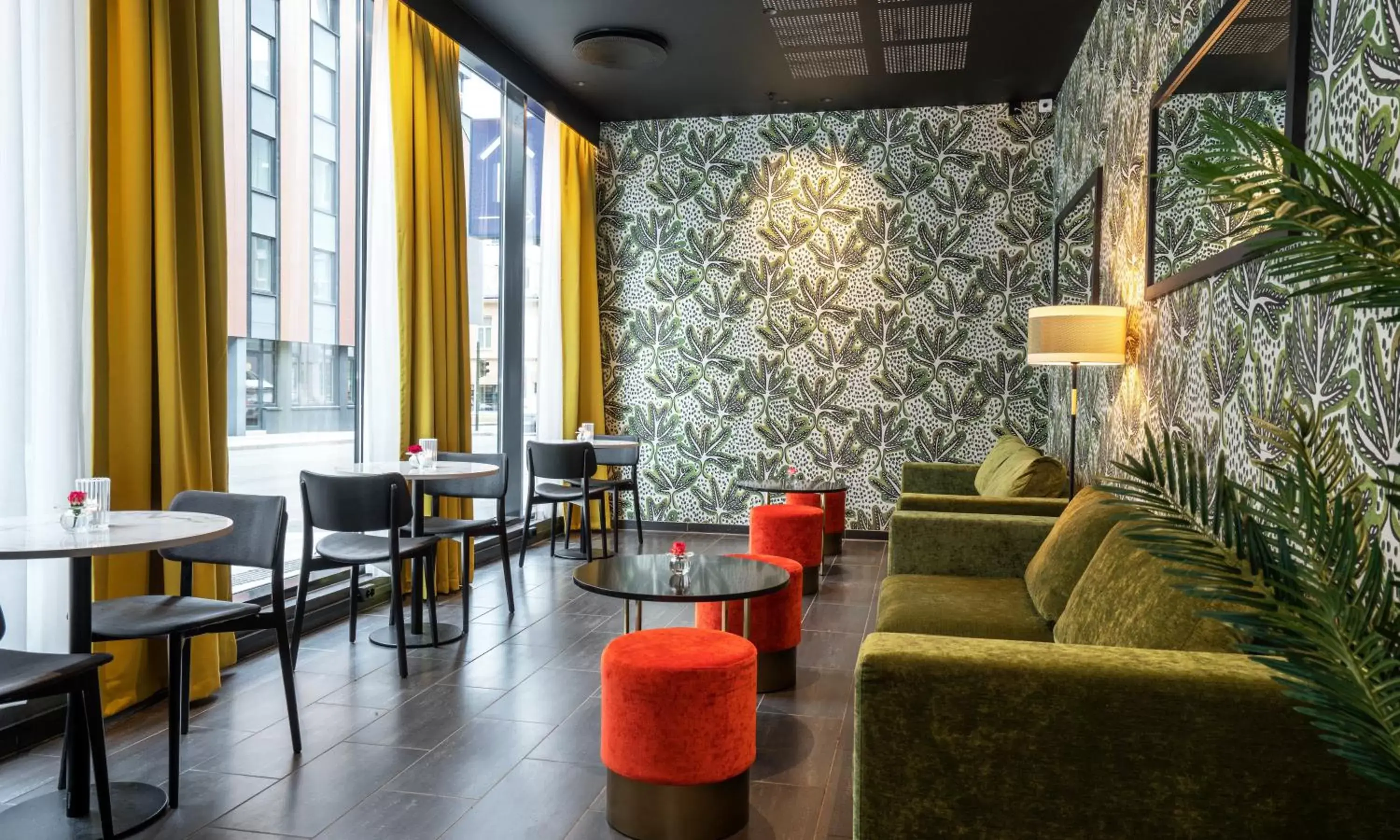 Lounge or bar in Thon Hotel Tromsø Lounge or bar in Thon Hotel Tromsø