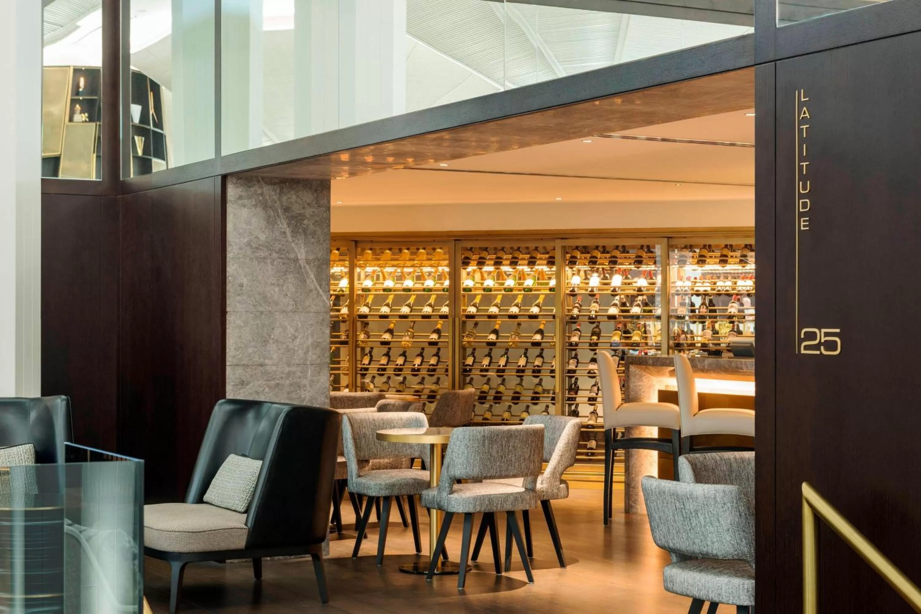 Lounge or bar in Le Méridien Dubai Hotel & Conference Centre