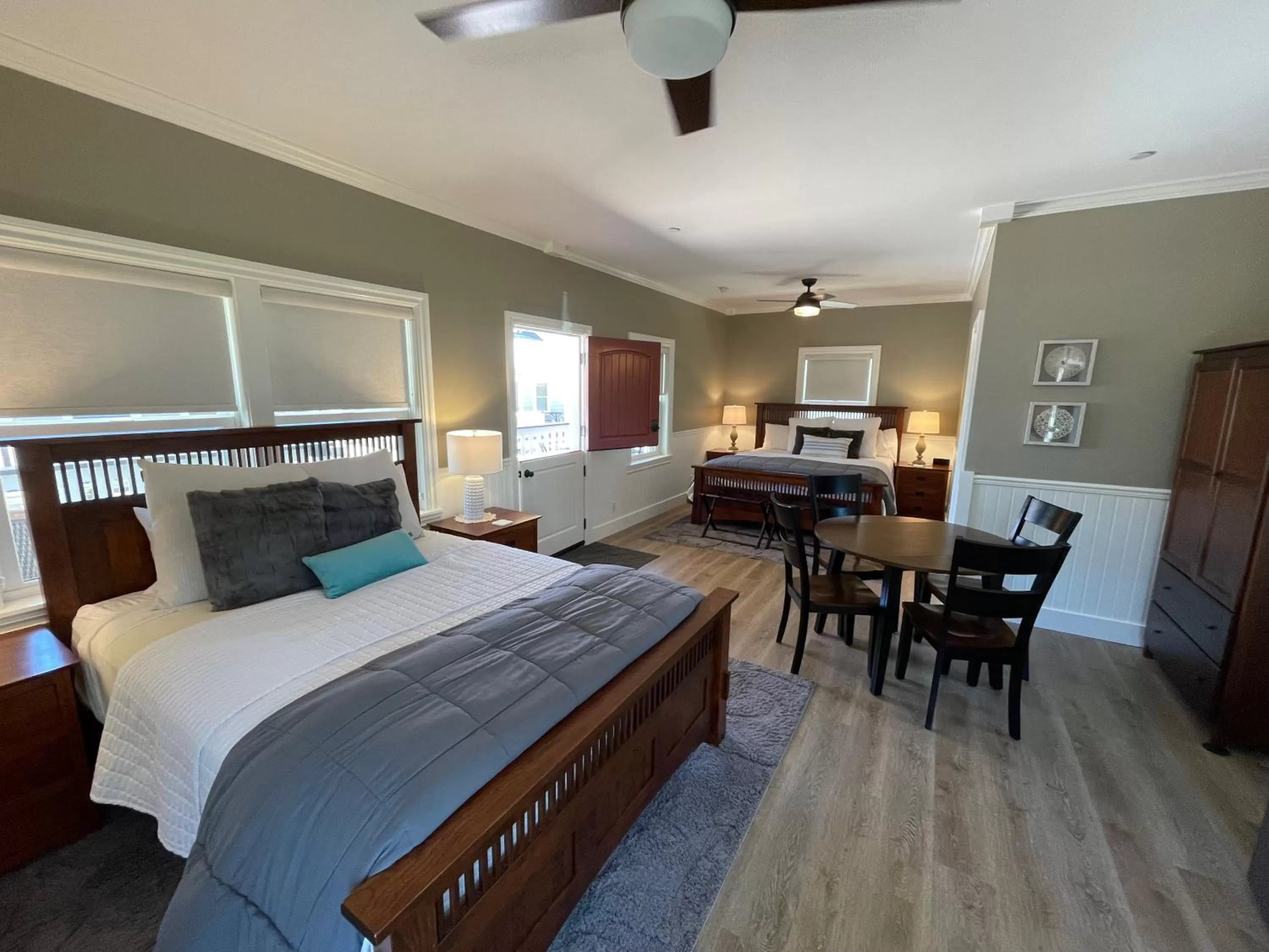 Bed in ForFriends Inn Wine Country Bed and Breakfast