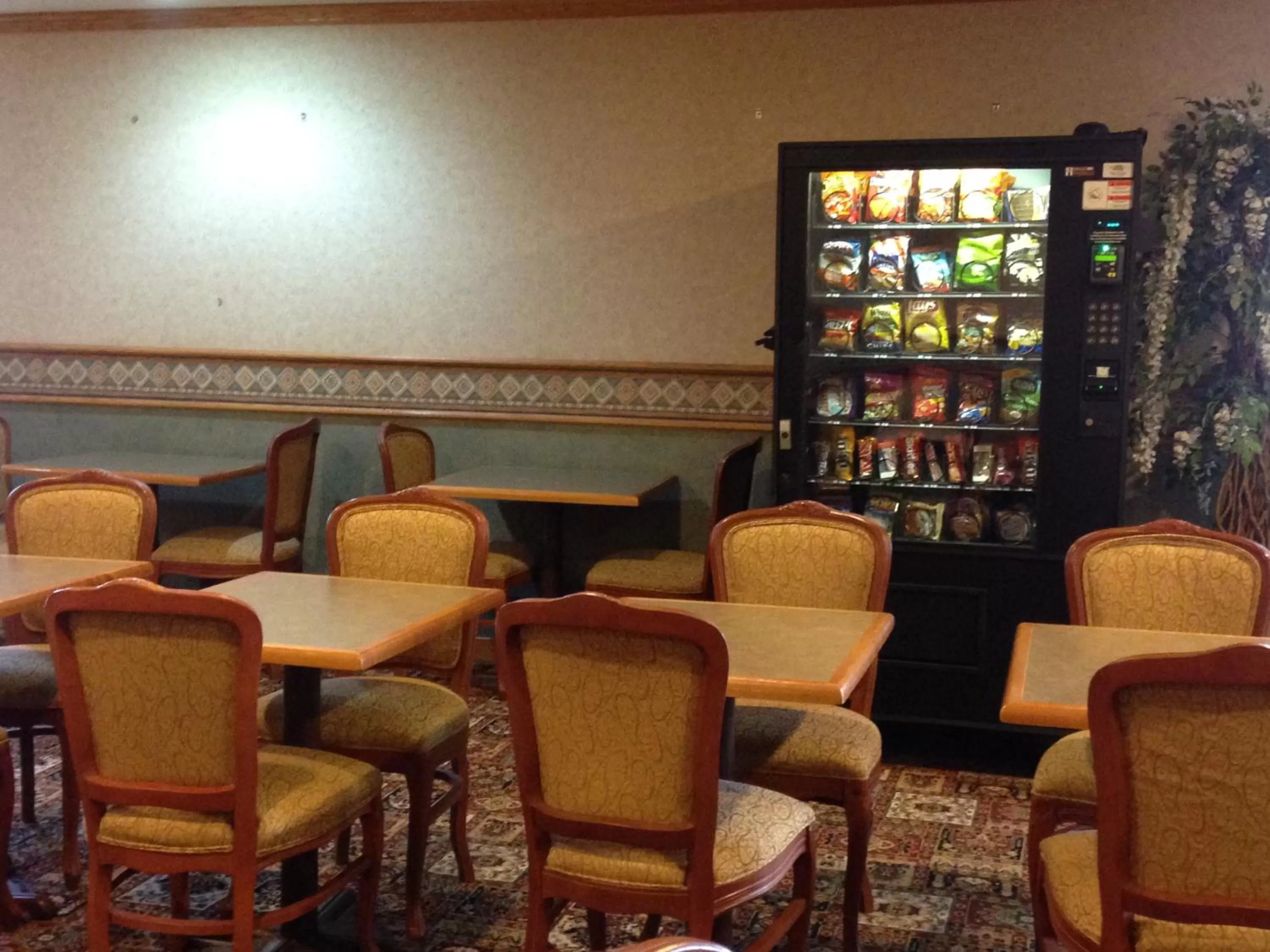 Dining area in Travelodge by Wyndham Brooklyn Center