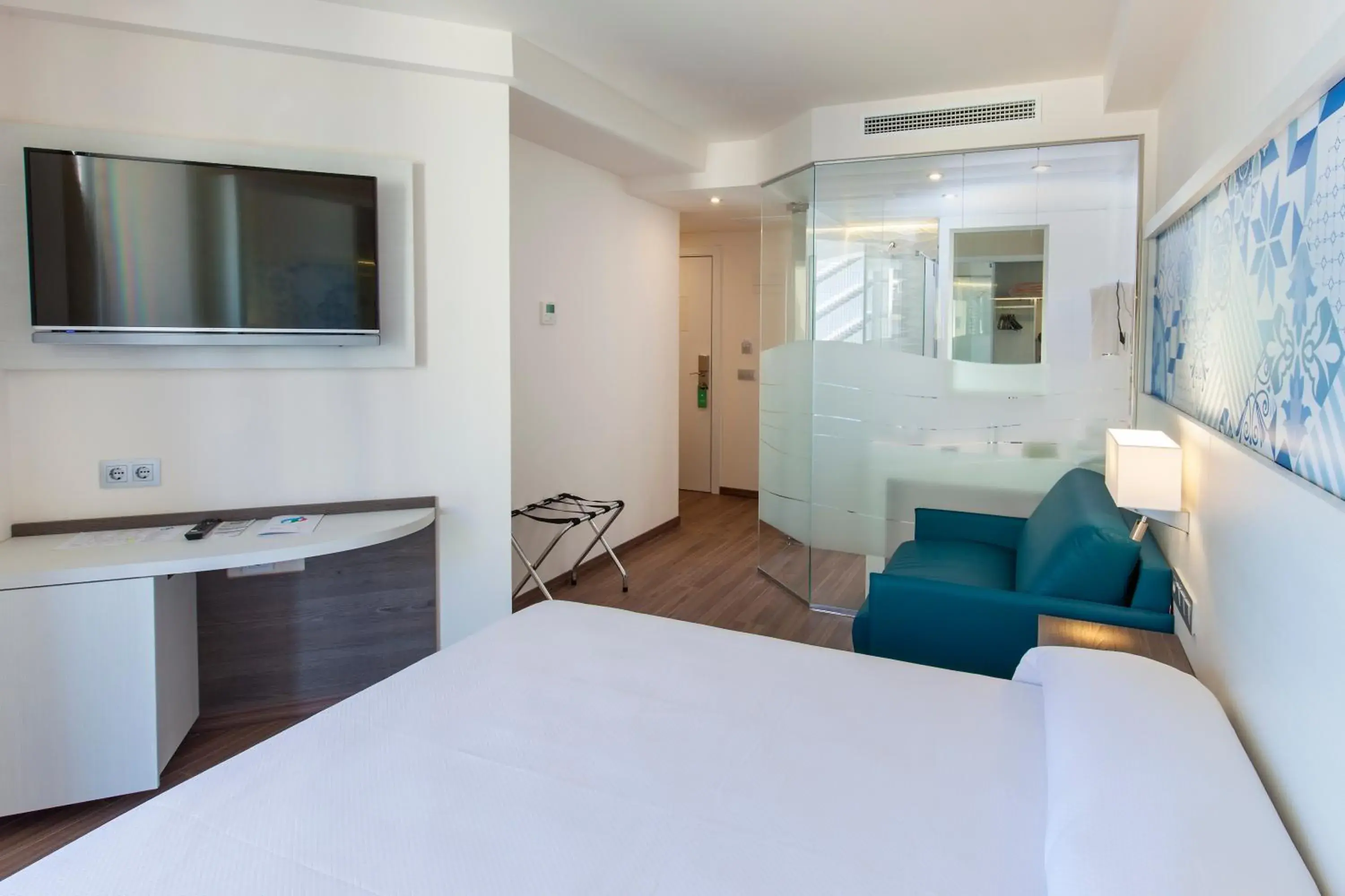 Bed in Port Benidorm Hotel & Spa 4* Sup