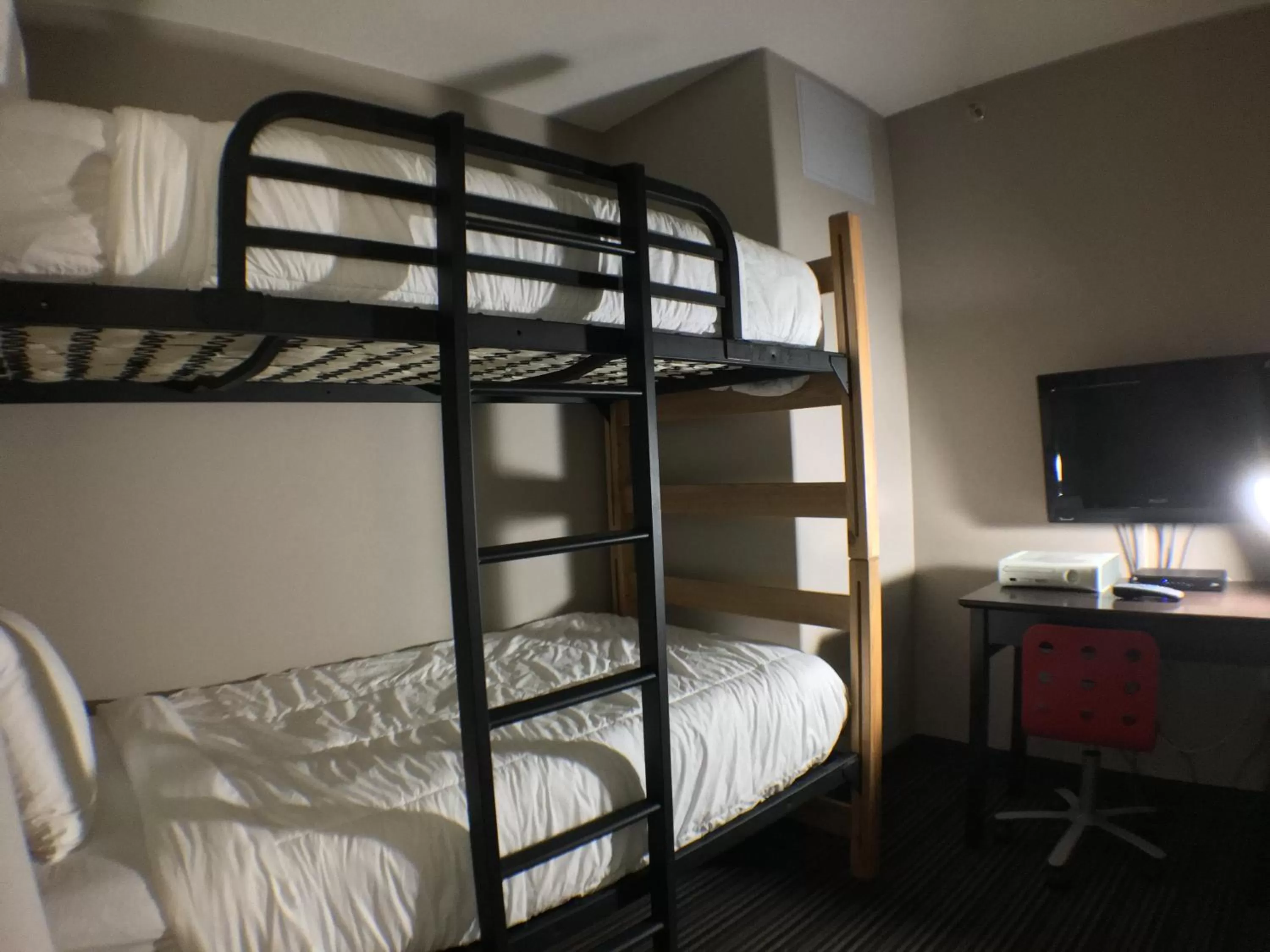 Photo of the whole room, Bed in Super 8 by Wyndham Kapuskasing